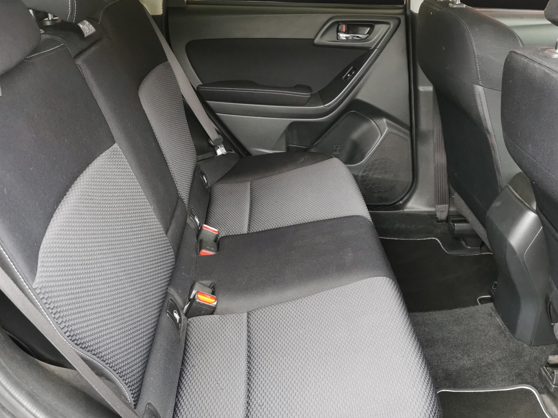 SUBARU Forester 2.0i Swiss-image-15
