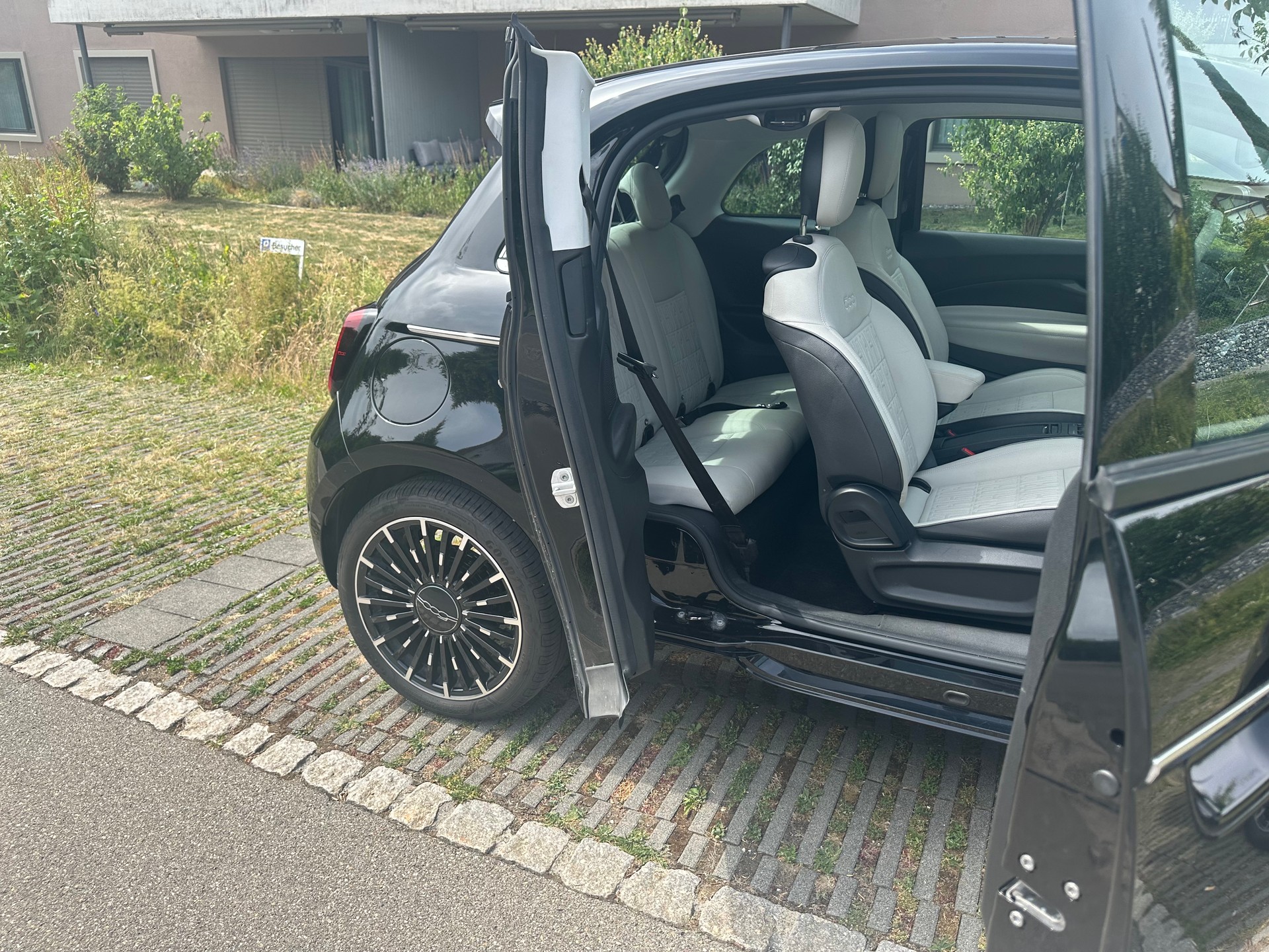 FIAT 500e La Prima-image-4