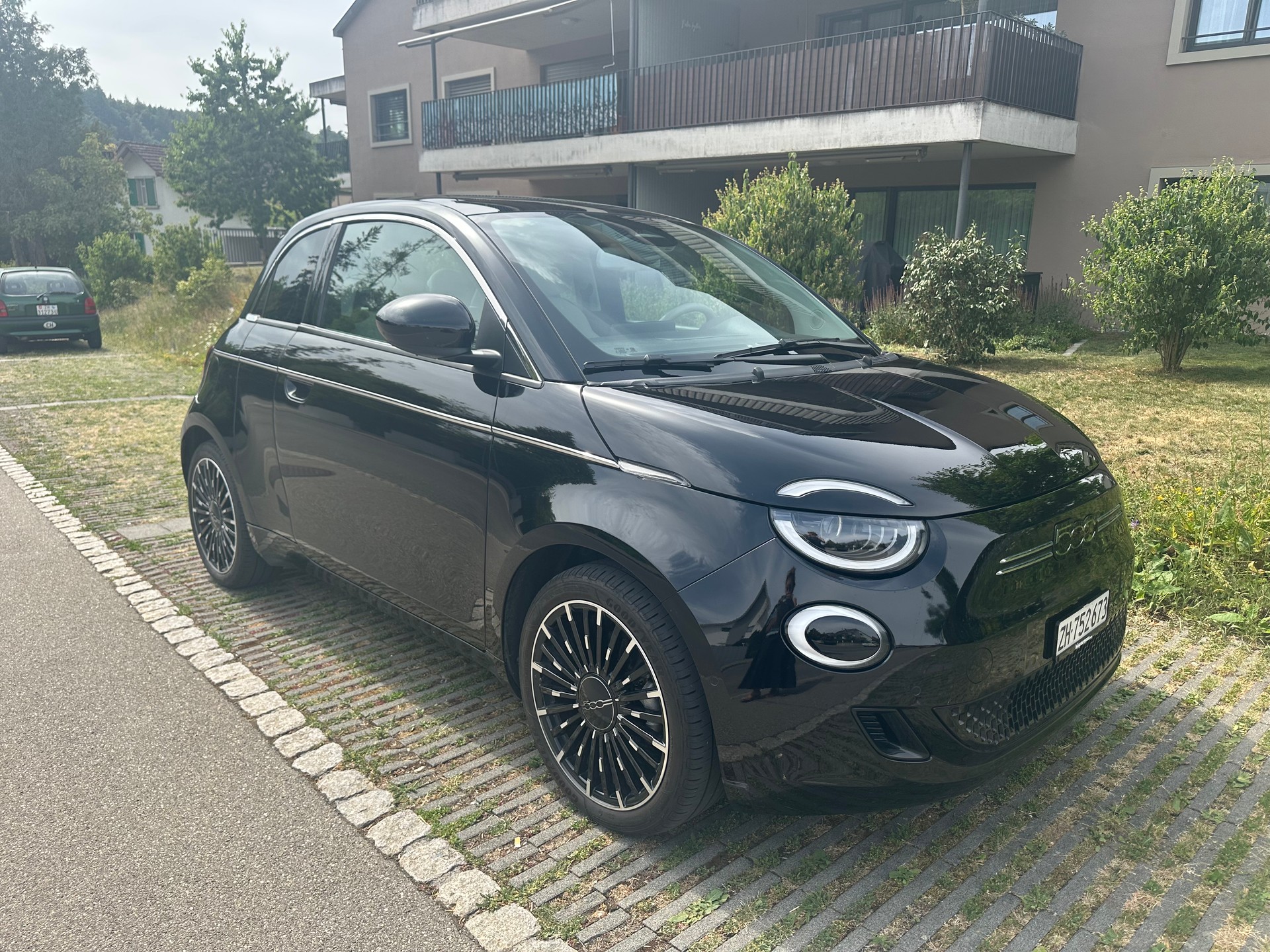 FIAT 500e La Prima-image-3