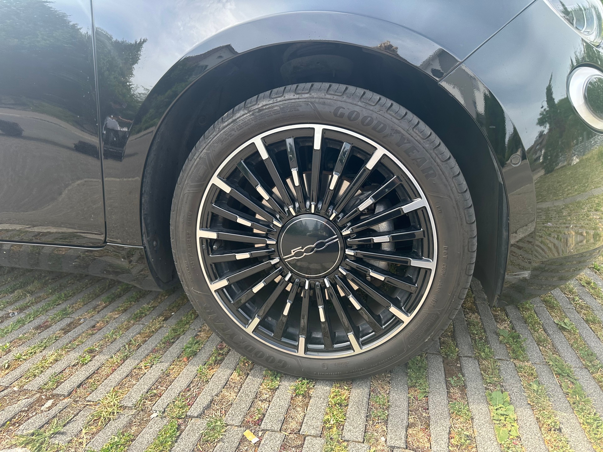 FIAT 500e La Prima-image-8