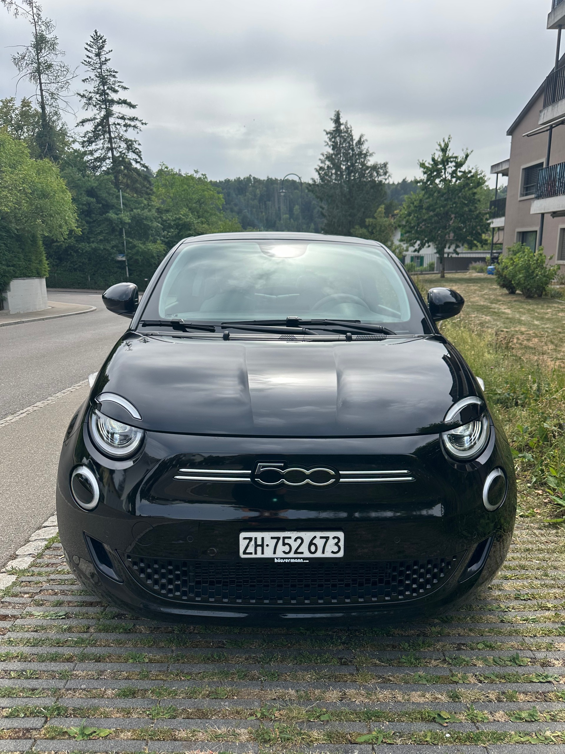 FIAT 500e La Prima-image-0