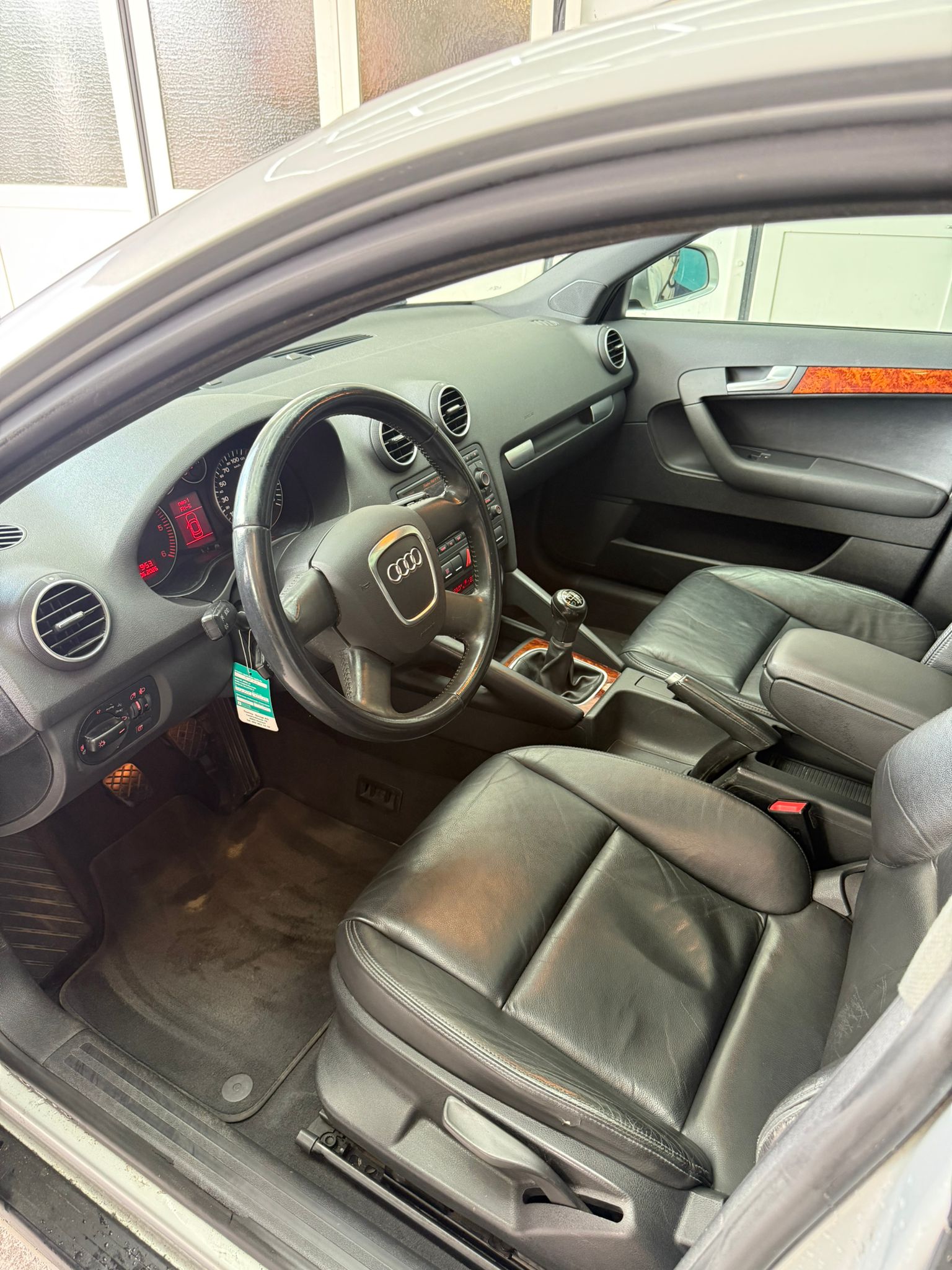 AUDI A3 Sportback 2.0 TDI Attraction-image-5