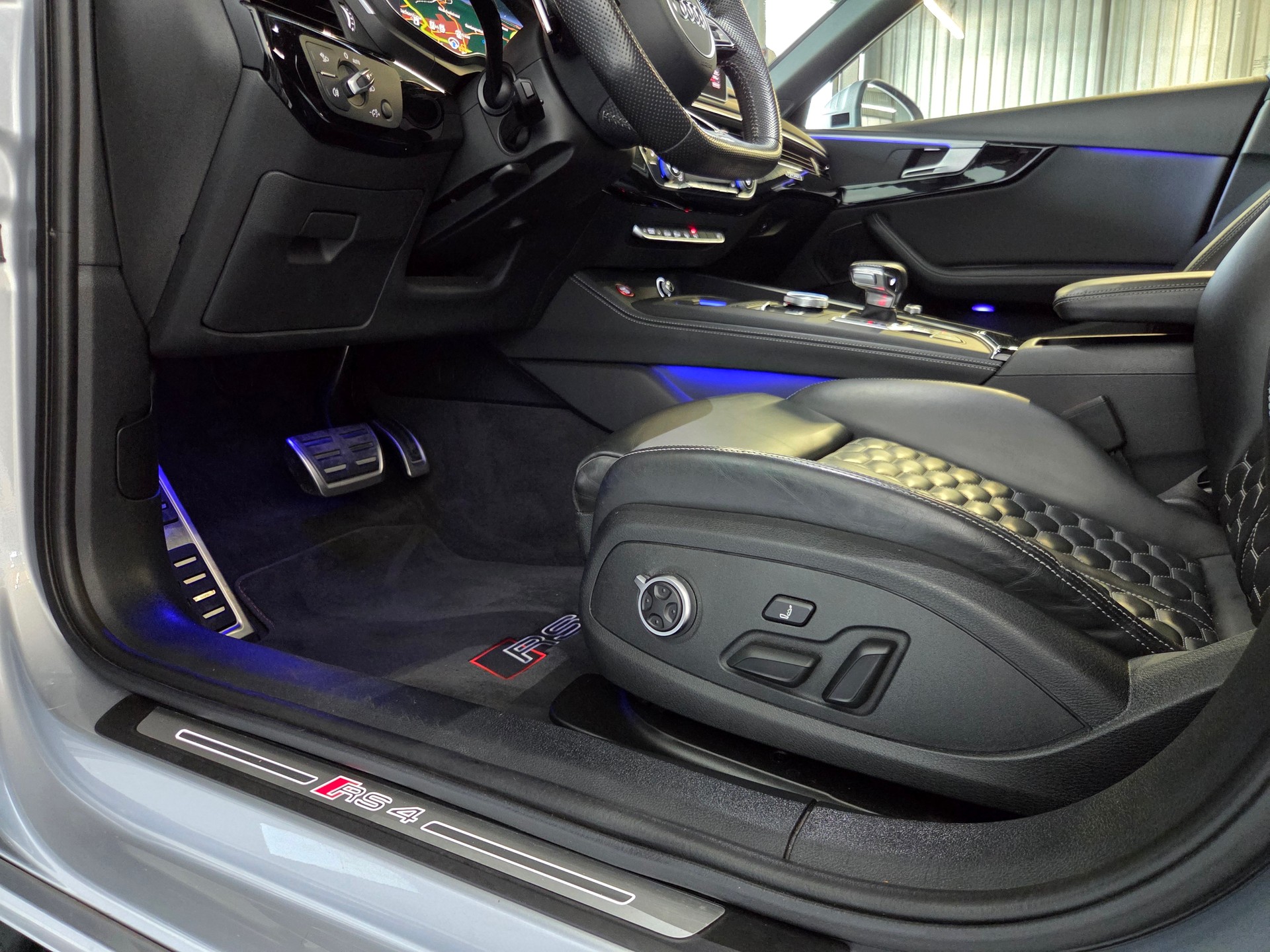 AUDI RS4 Avant 2.9 V6 TFSI quattro T-Tronic-image-12