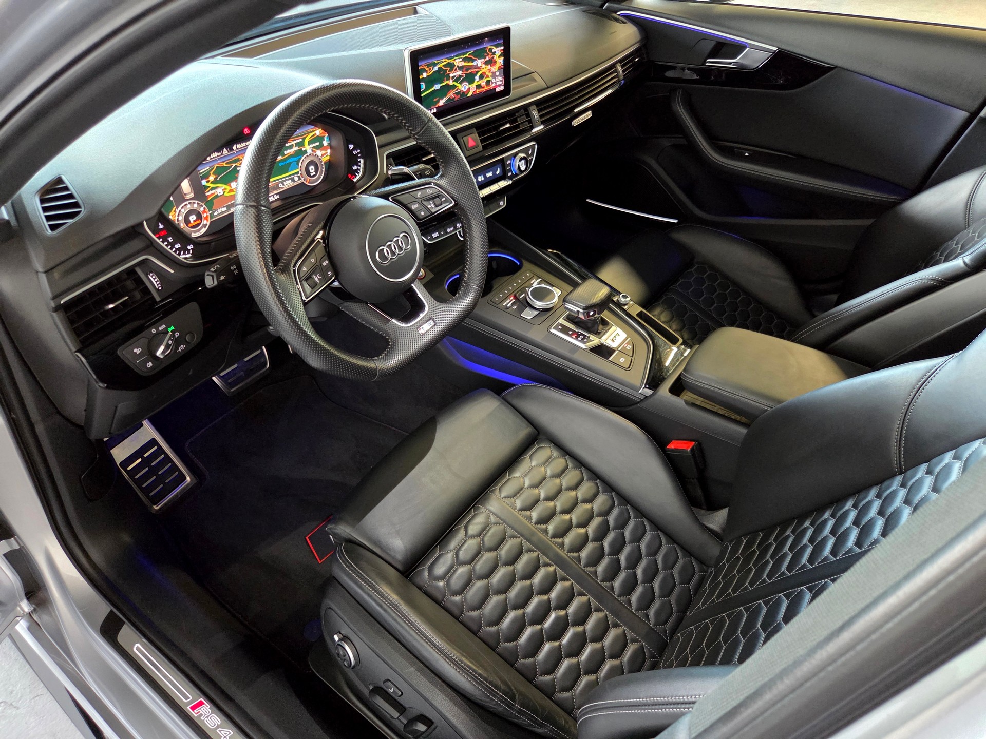 AUDI RS4 Avant 2.9 V6 TFSI quattro T-Tronic-image-3