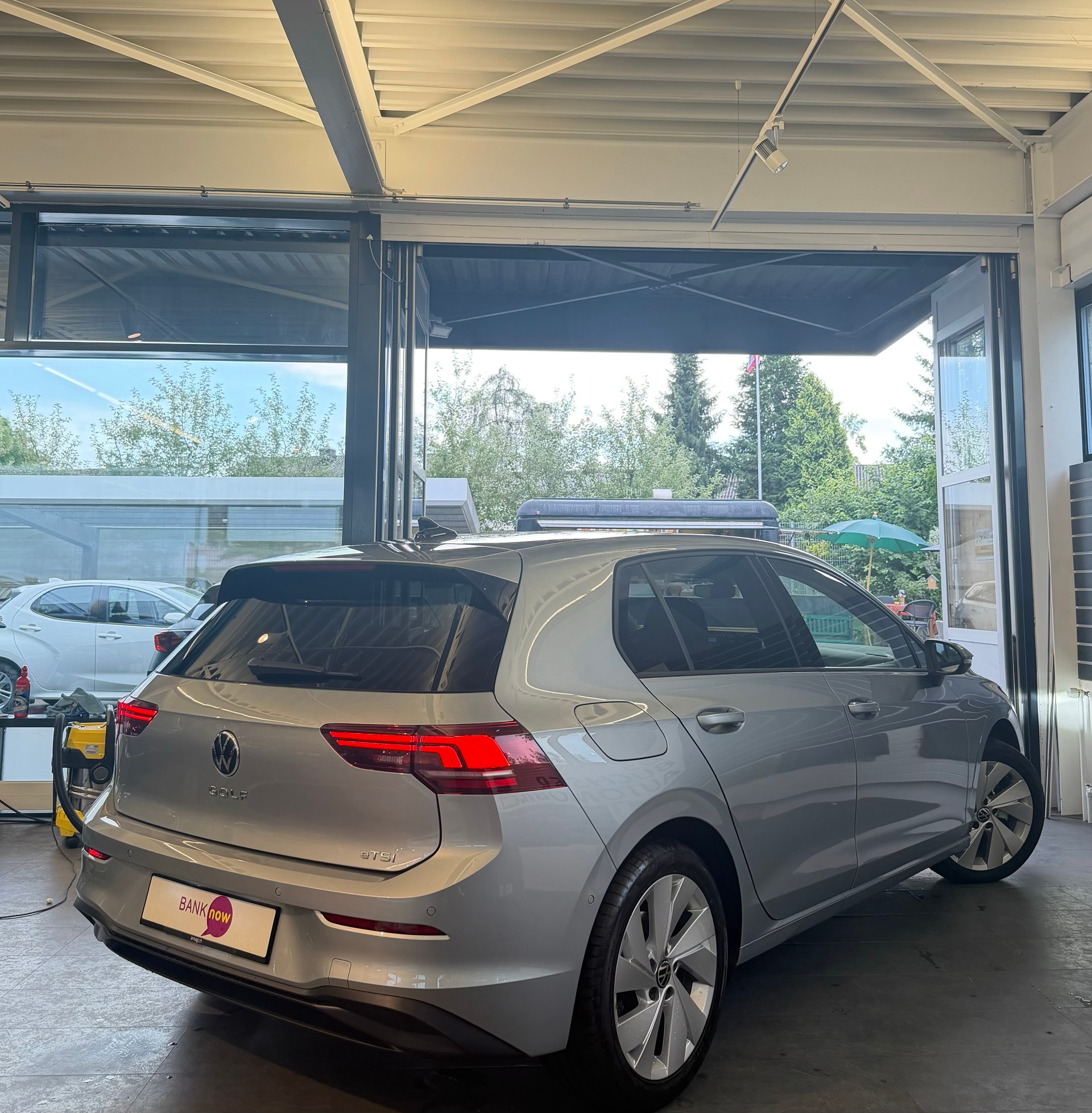 VW Golf VIII 1.5 eTSI Life DSG-image-3
