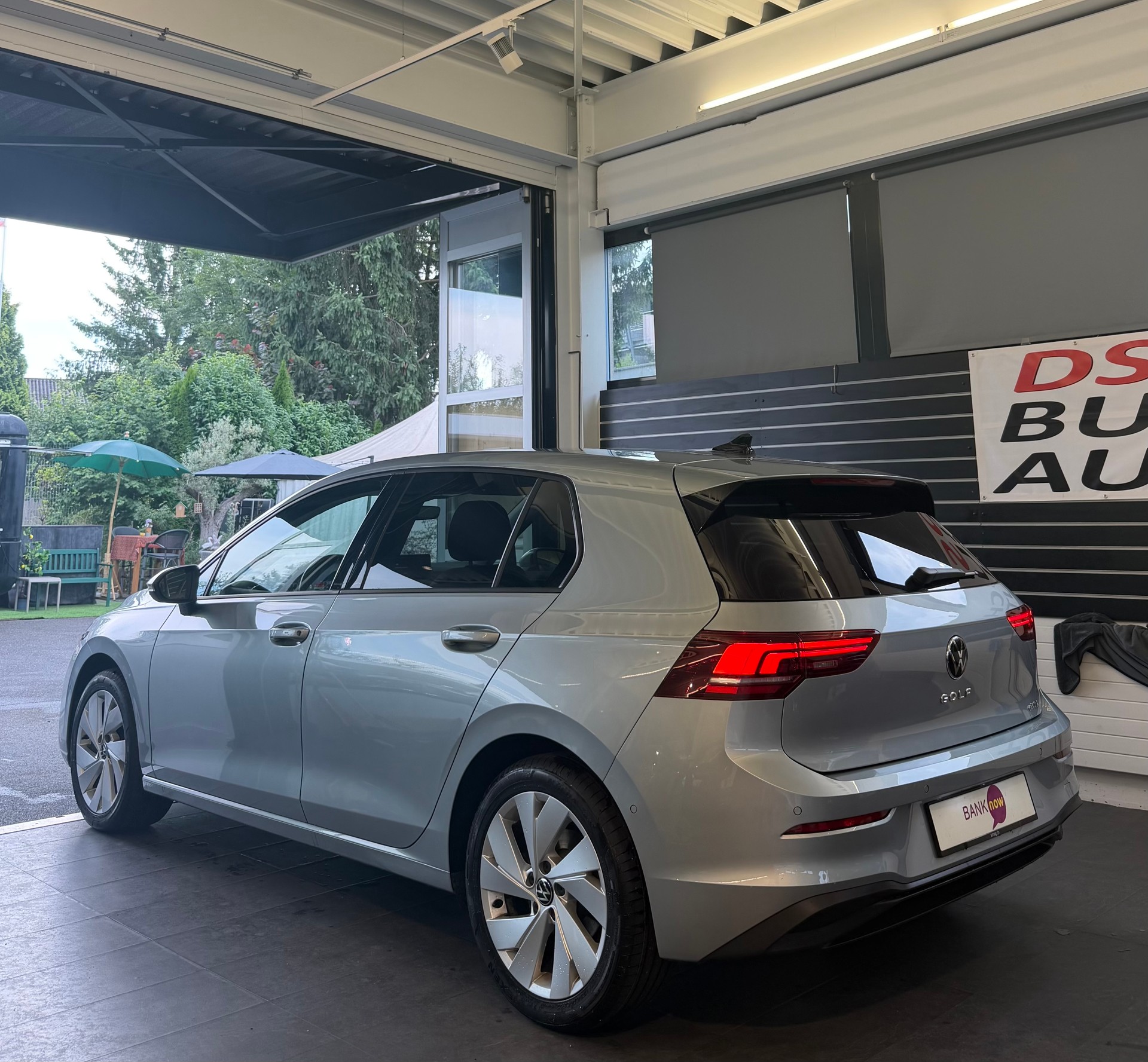 VW Golf VIII 1.5 eTSI Life DSG-image-4