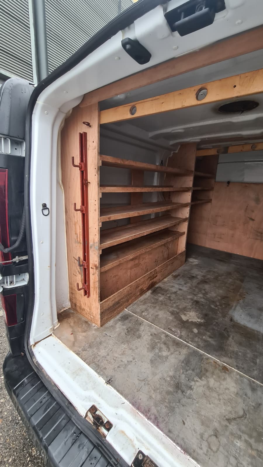 RENAULT Trafic 2.0 Energy dCi 120 3.0t Business L2H1 ** L2 H1 ** 3-Plätzer ** Klimaanlage ** Holz-Werkstatt-Einrichtung ** Modell 2022-image-9