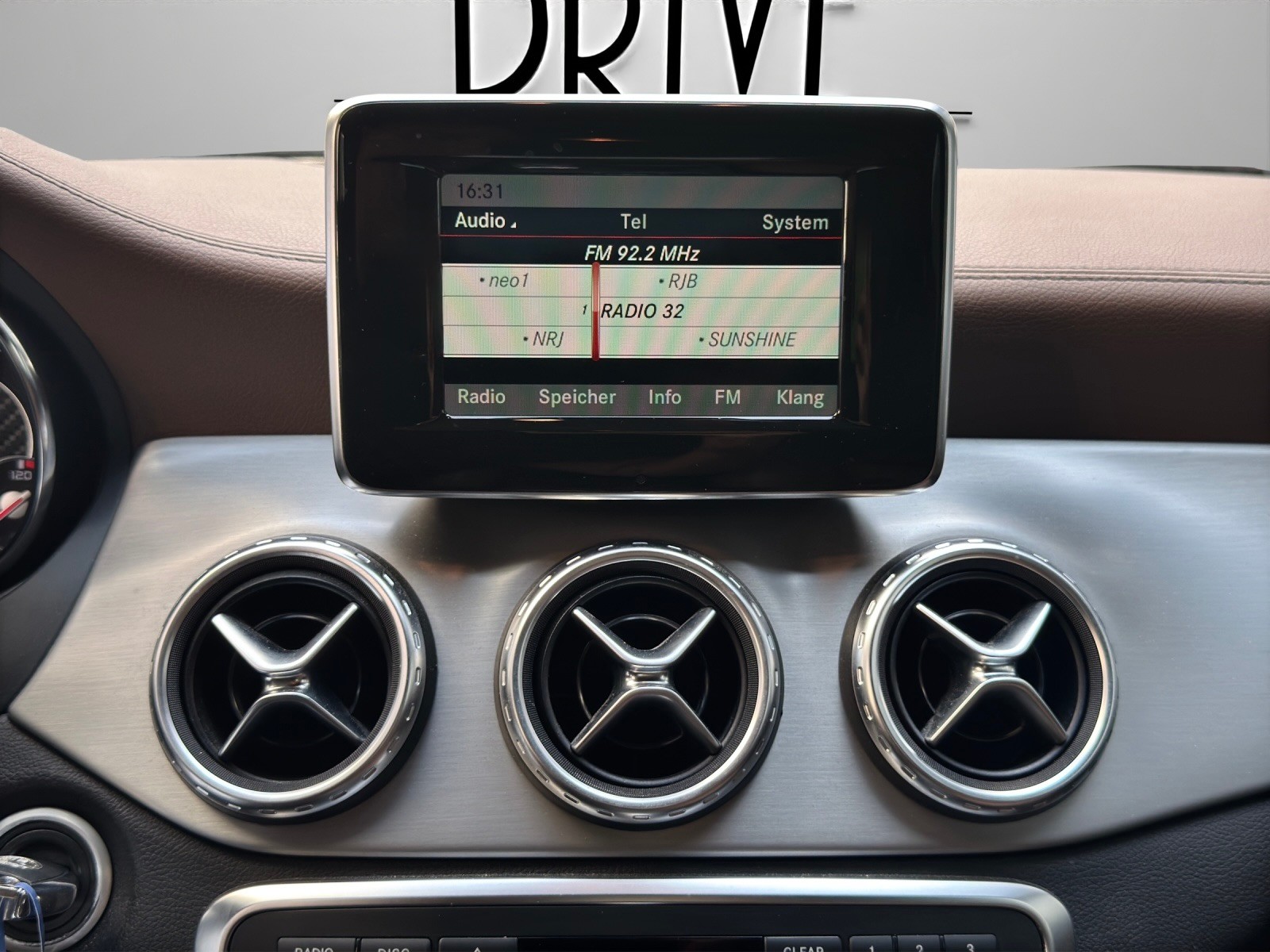 MERCEDES-BENZ GLA 45 AMG 4Matic 7G-DCT-image-14