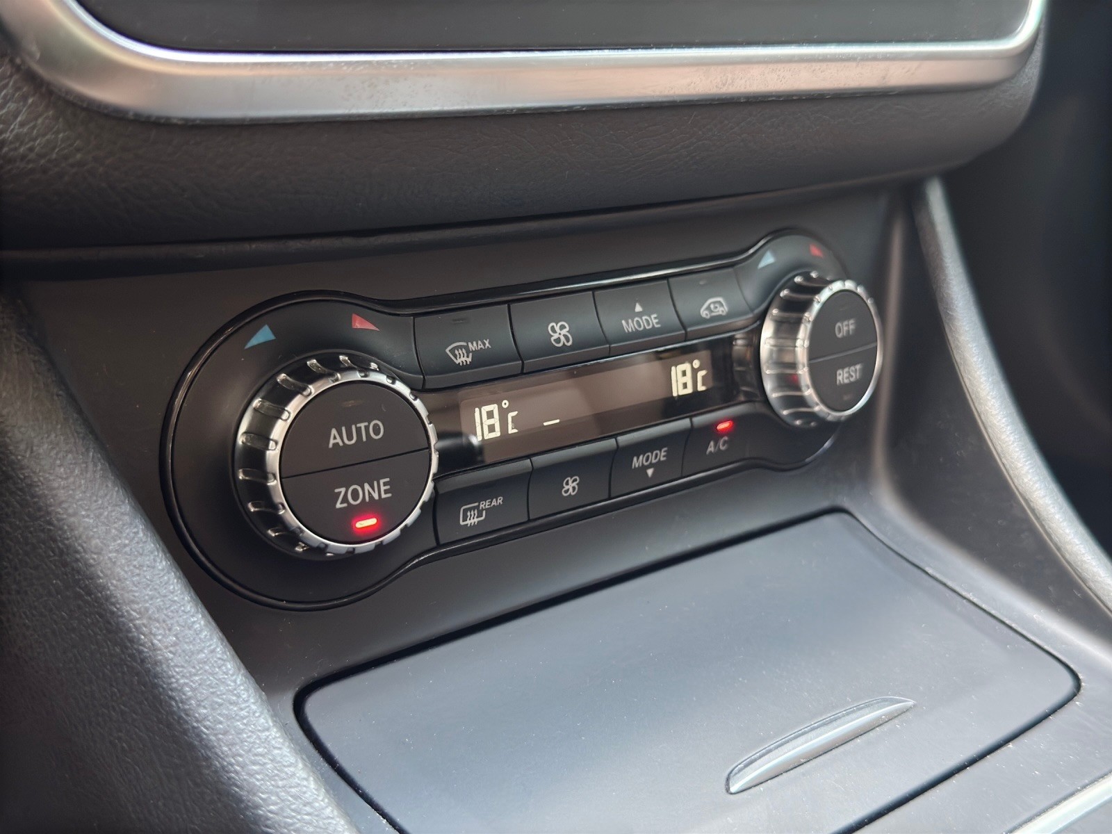 MERCEDES-BENZ GLA 45 AMG 4Matic 7G-DCT-image-16