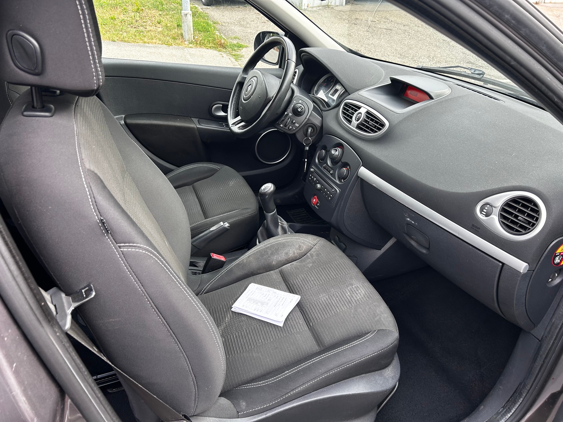 RENAULT Clio Grandtour 1.2 16V Turbo Dynamique-image-9
