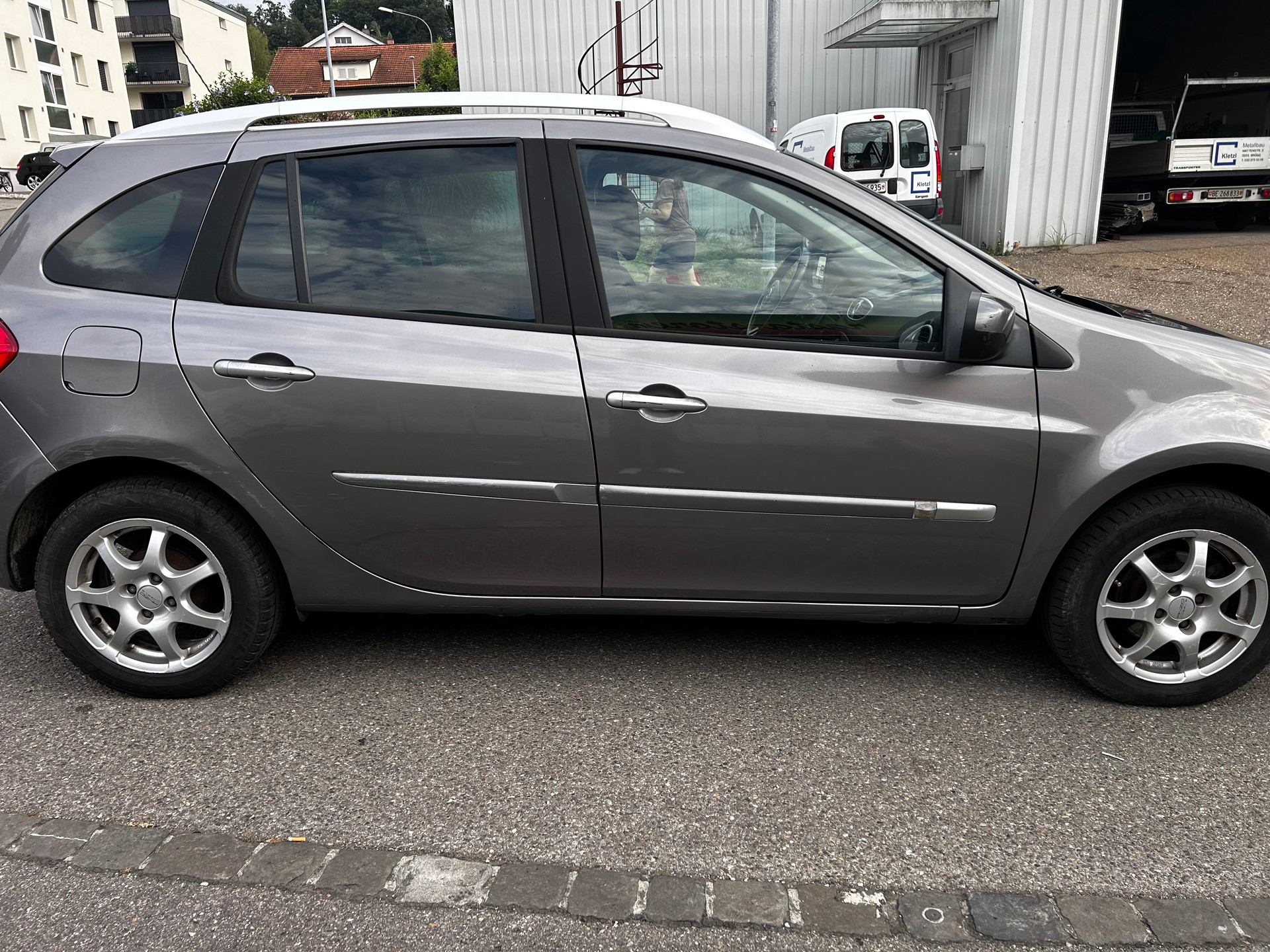 RENAULT Clio Grandtour 1.2 16V Turbo Dynamique-image-3