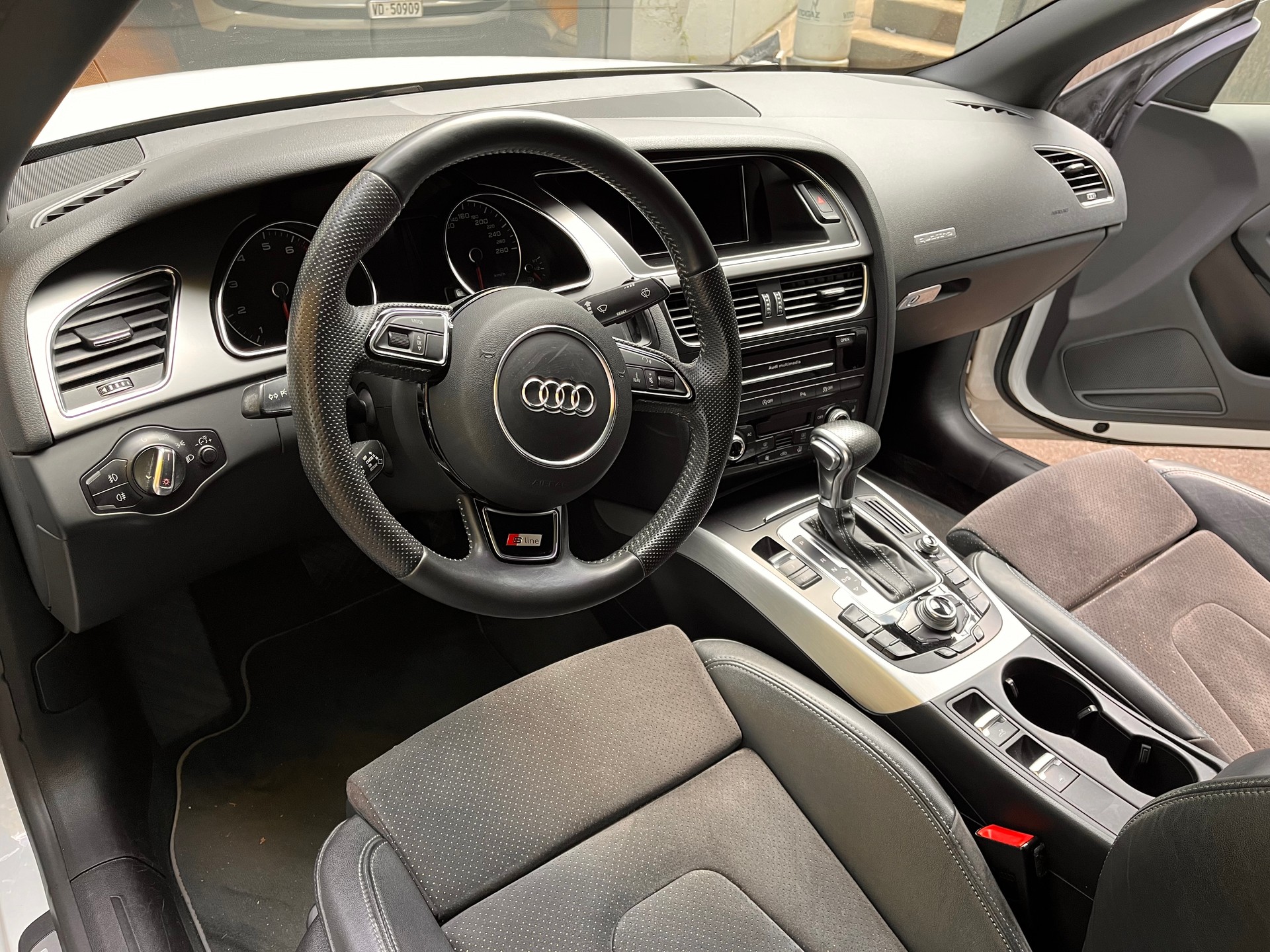 AUDI 2.0 TFSI quattro S-Tronic-image-3