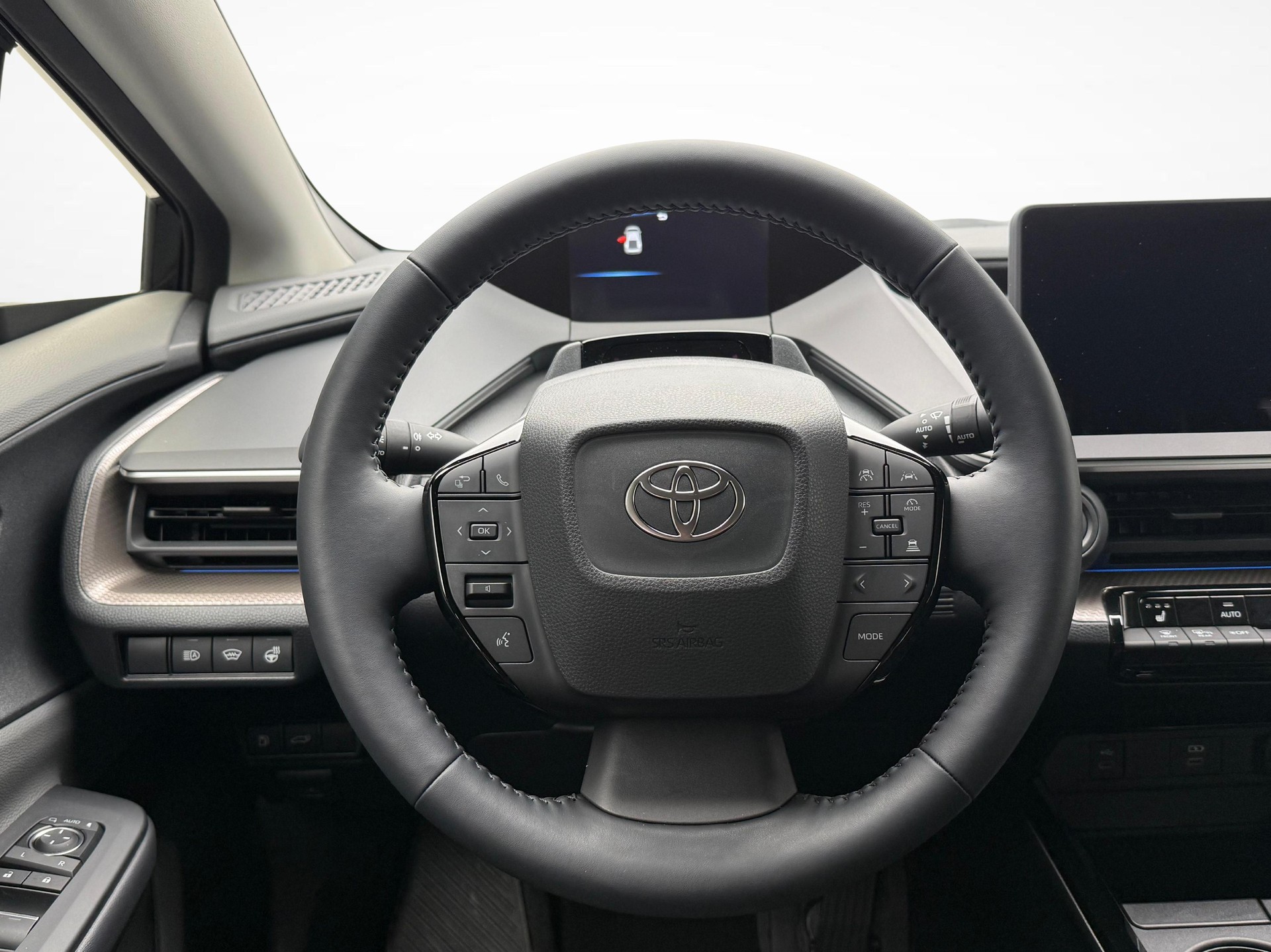 TOYOTA Prius 2.0 Plug-In-Hybrid Style-image-10