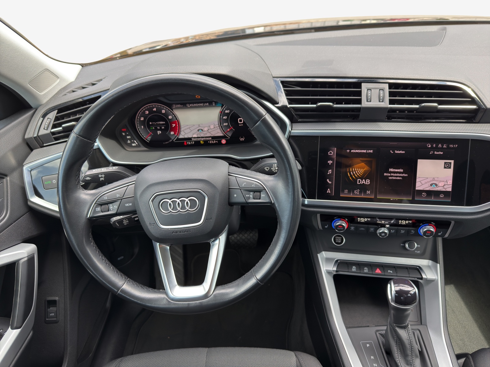 AUDI Q3 35 TFSI Attraction S-tronic-image-7