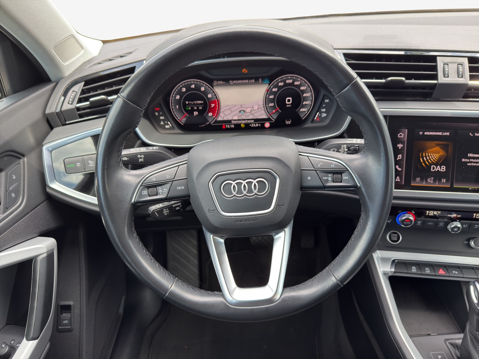 AUDI Q3 35 TFSI Attraction S-tronic-image-8