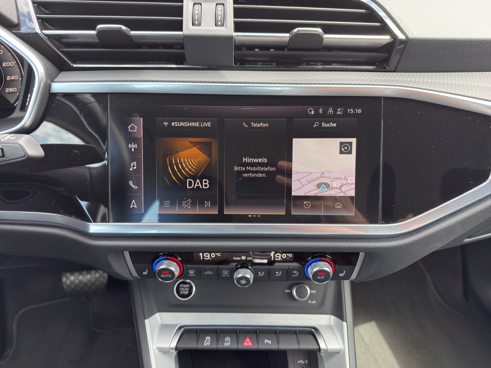 AUDI Q3 35 TFSI Attraction S-tronic-image-9