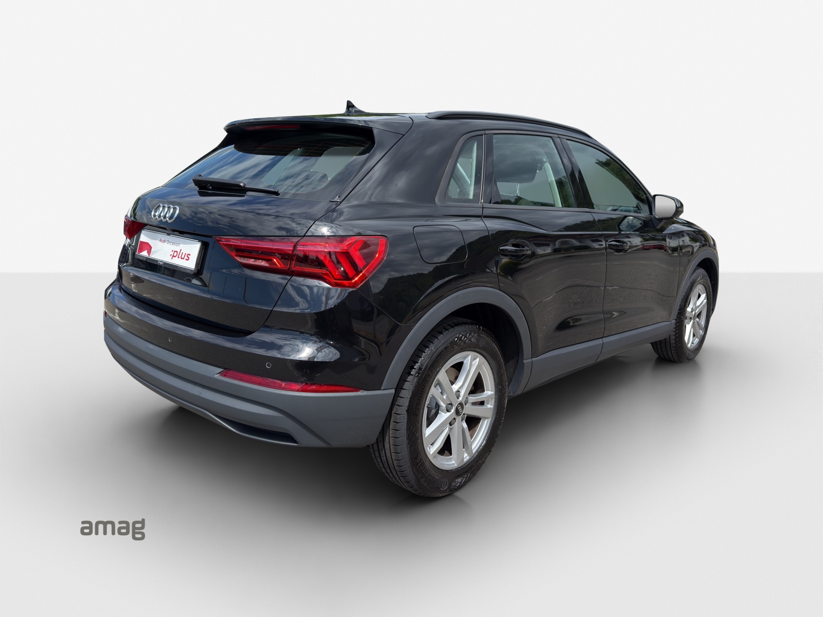 AUDI Q3 35 TFSI Attraction S-tronic-image-2