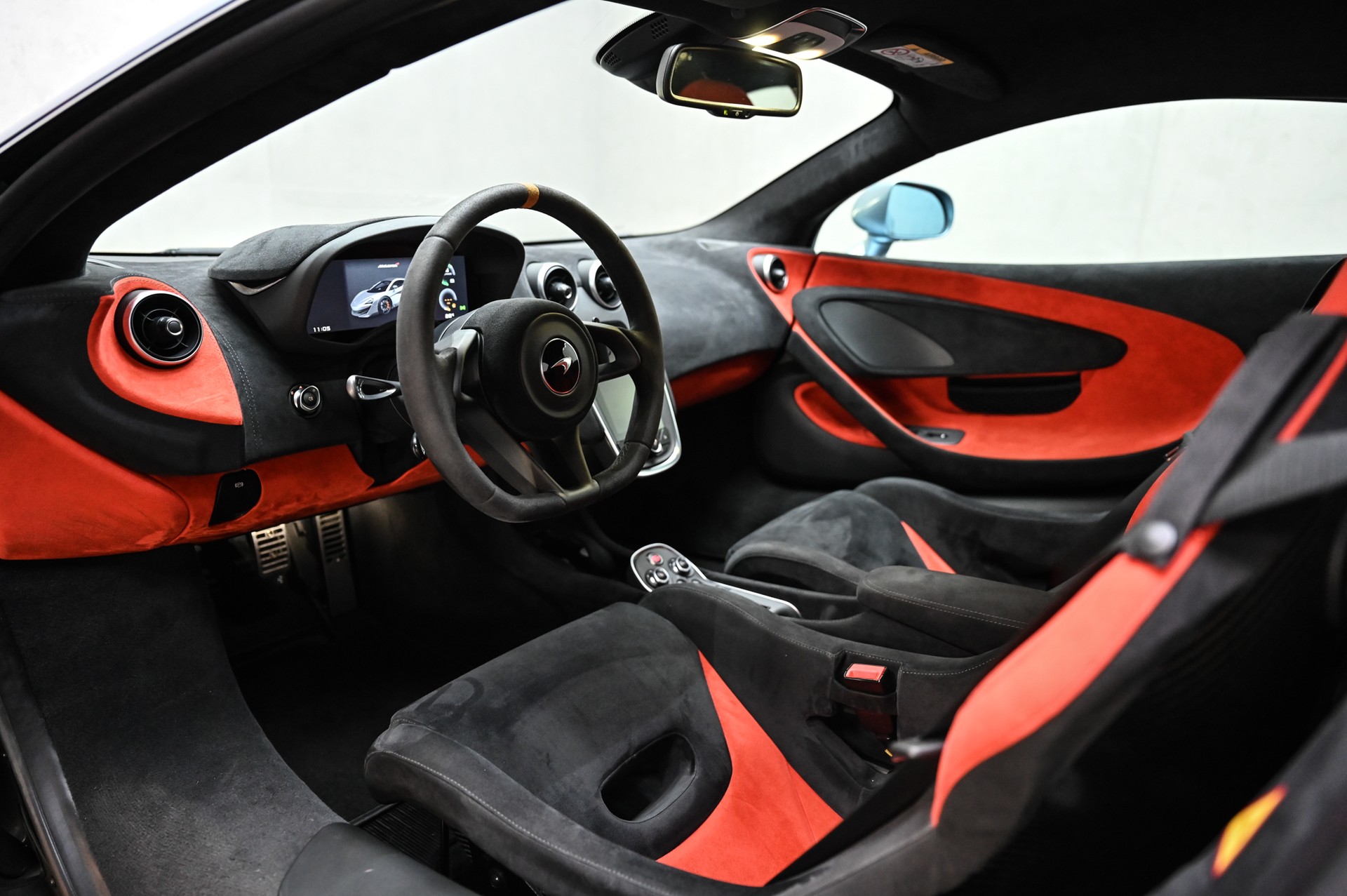 McLAREN 600LT Coupé-image-23