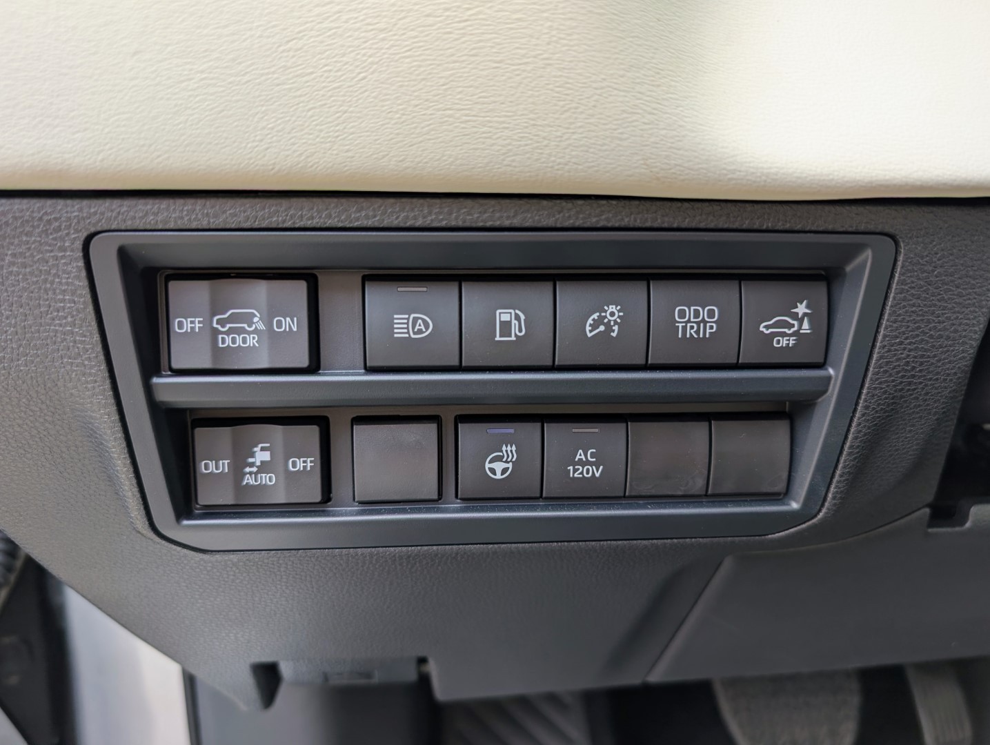 TOYOTA SEQUOIA Capstone Hybrid 4WD-image-9
