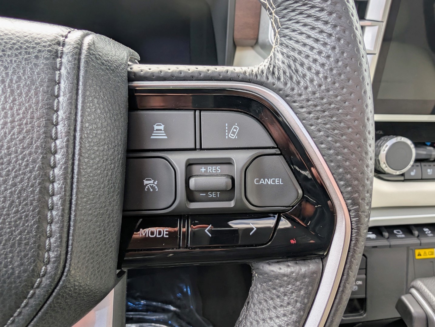 TOYOTA SEQUOIA Capstone Hybrid 4WD-image-11