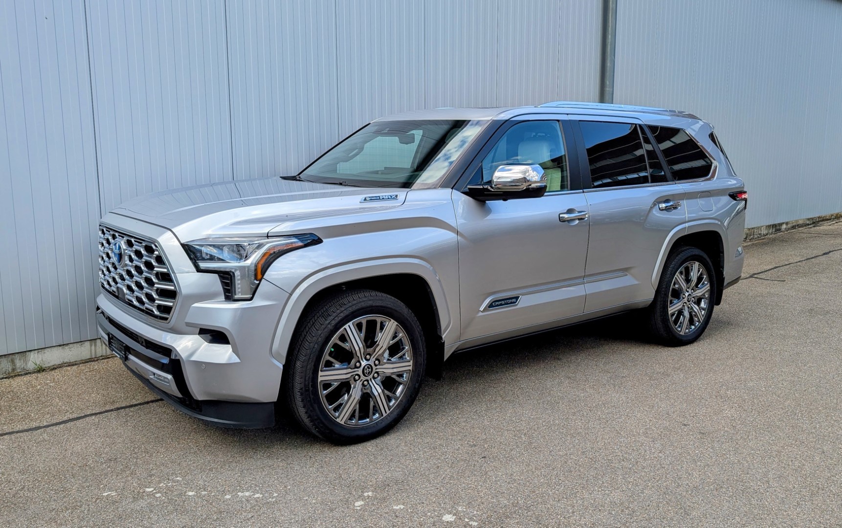 TOYOTA SEQUOIA Capstone Hybrid 4WD-showroom-element-1