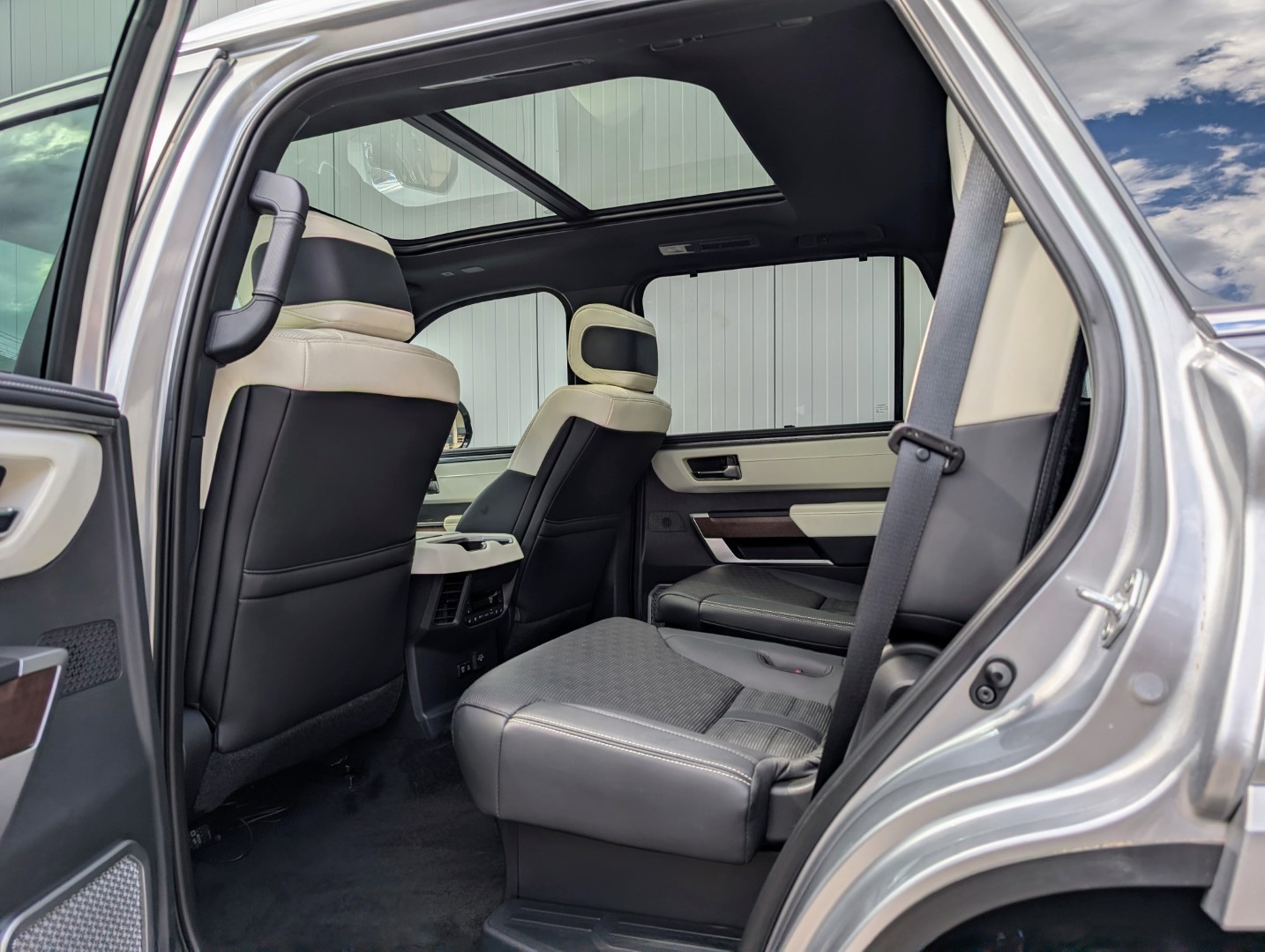 TOYOTA SEQUOIA Capstone Hybrid 4WD-image-13