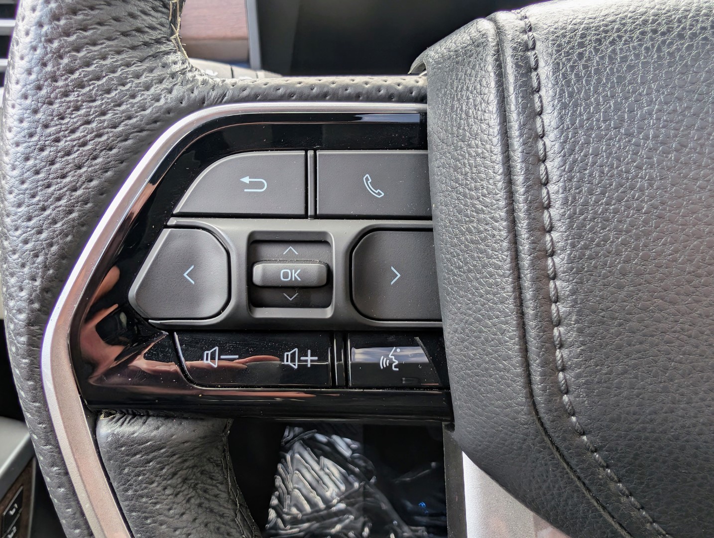TOYOTA SEQUOIA Capstone Hybrid 4WD-image-10