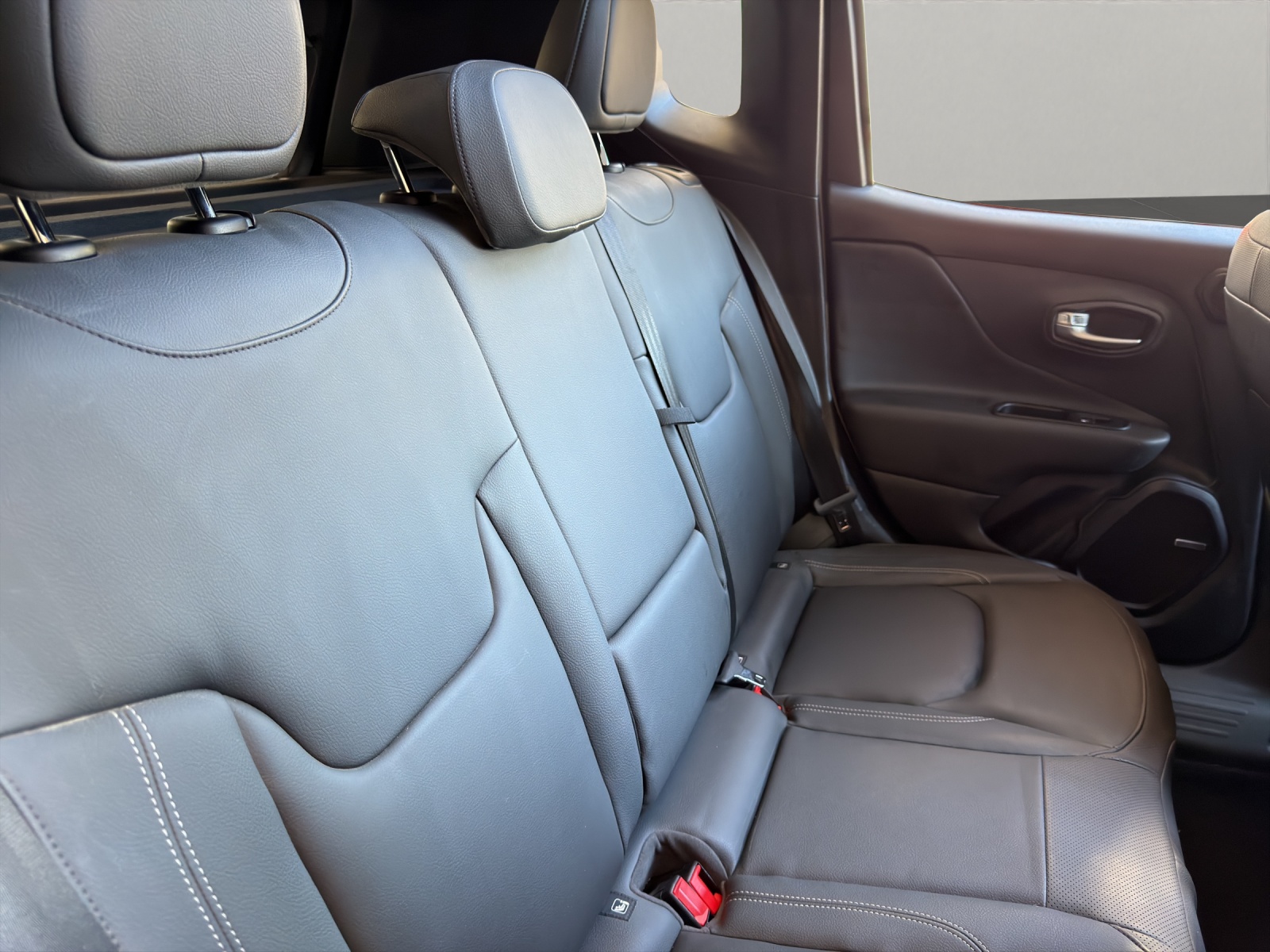 JEEP Renegade 1.3 Turbo Limited AWD-image-13