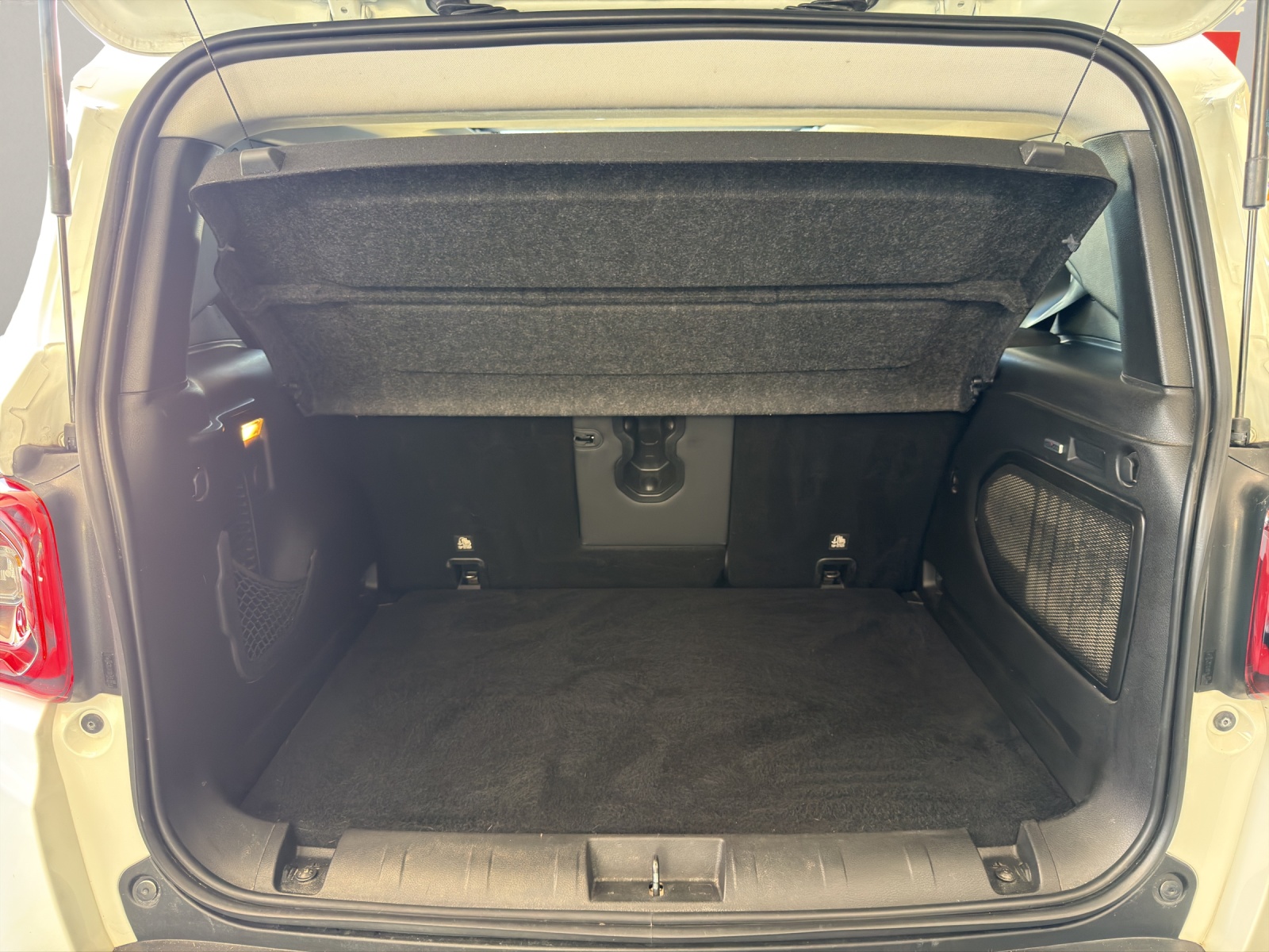 JEEP Renegade 1.3 Turbo Limited AWD-image-14