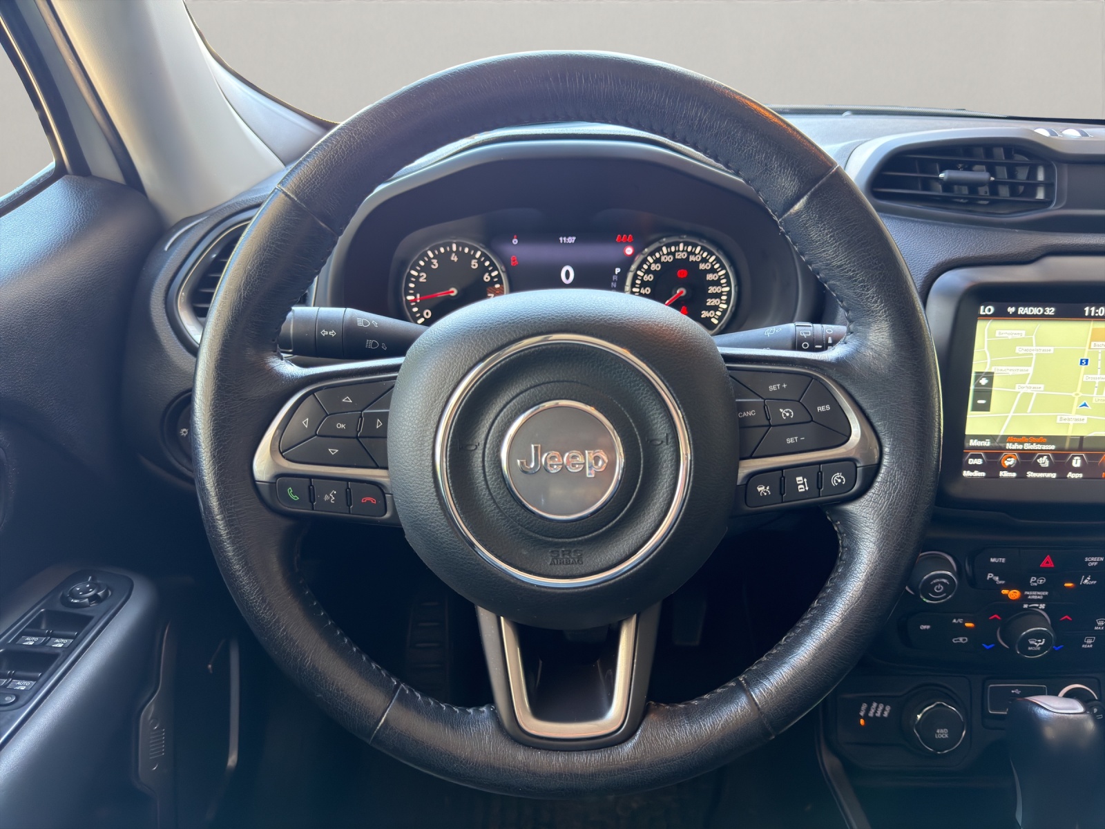 JEEP Renegade 1.3 Turbo Limited AWD-image-10