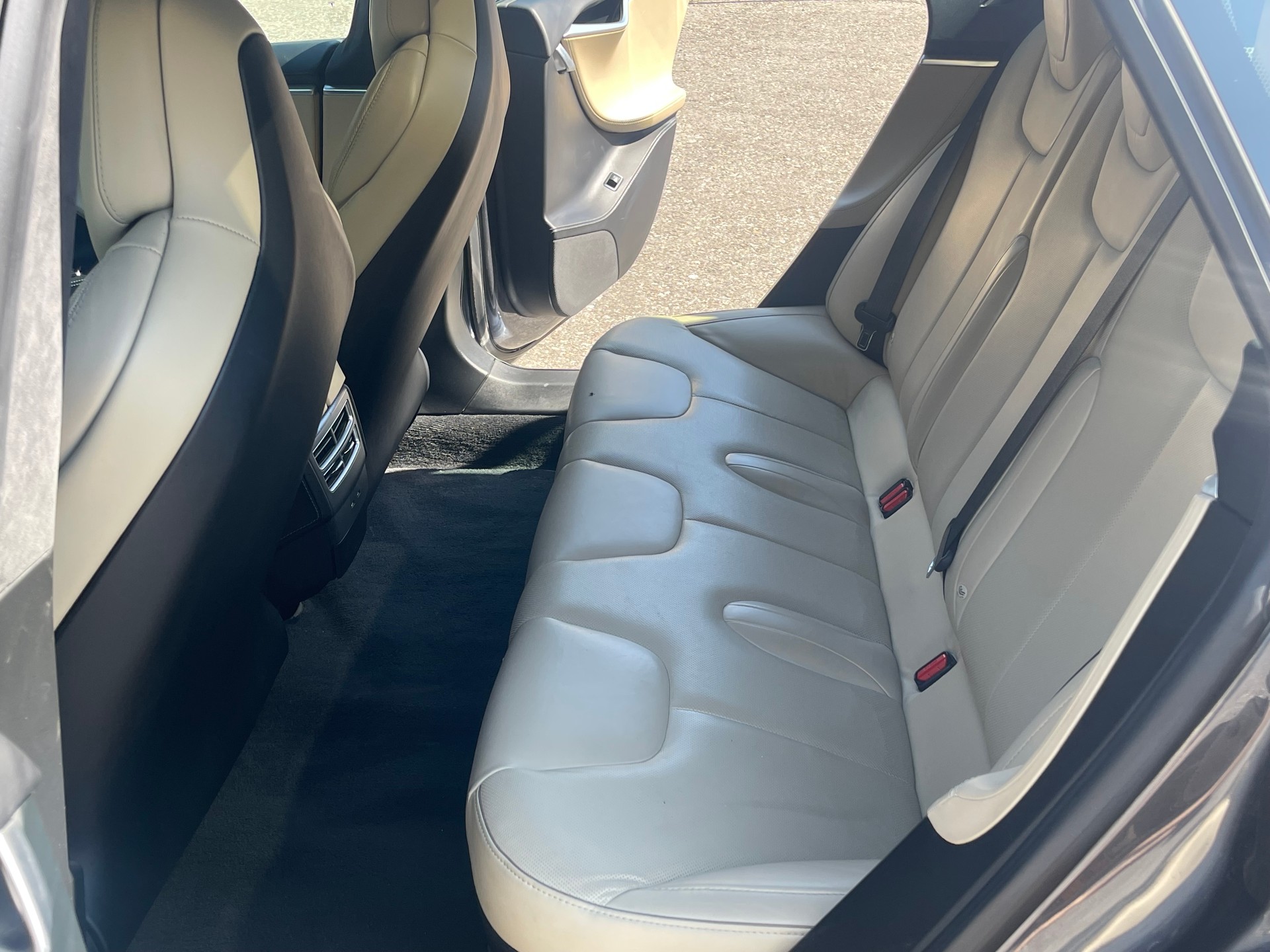TESLA Model S 75 D-image-12