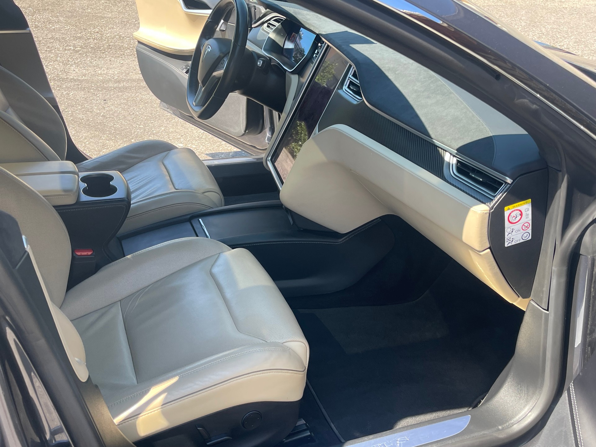TESLA Model S 75 D-image-8