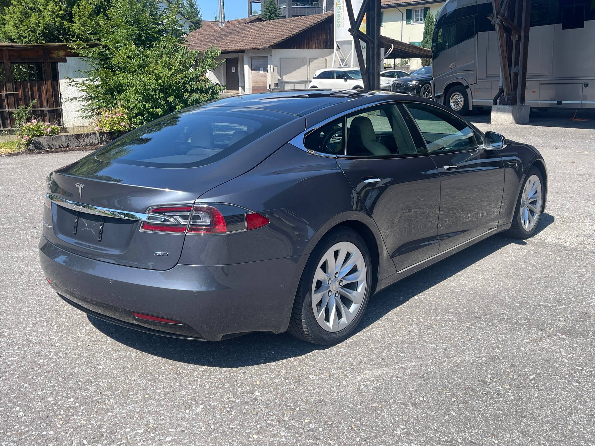 TESLA Model S 75 D-image-5