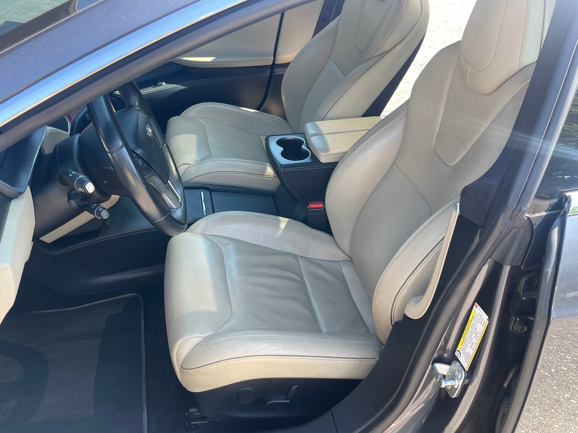 TESLA Model S 75 D-image-9