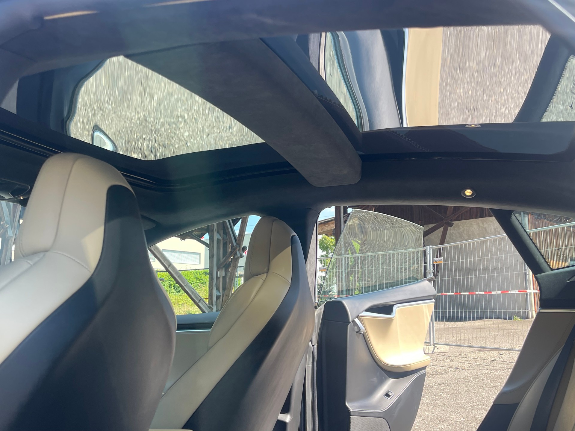 TESLA Model S 75 D-image-11