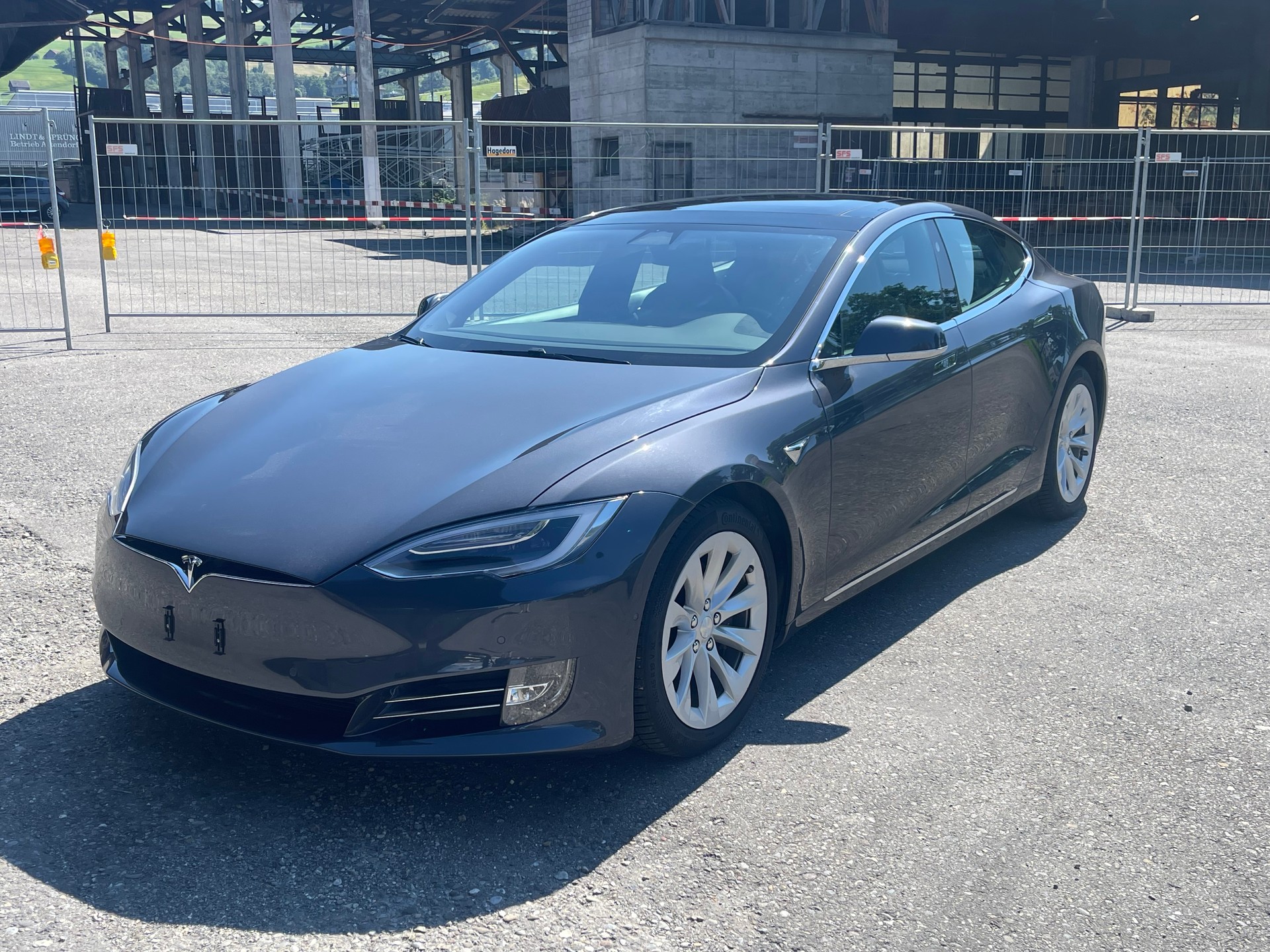 TESLA Model S 75 D-image-1