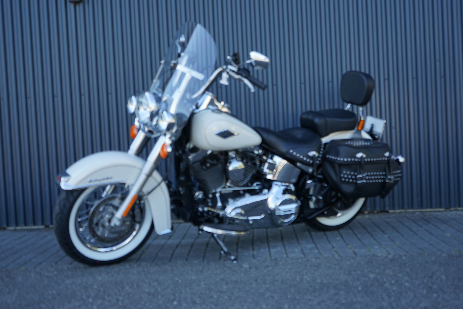 HARLEY-DAVIDSON FLSTC Softail Heritage Classic ABS-showroom-element-1