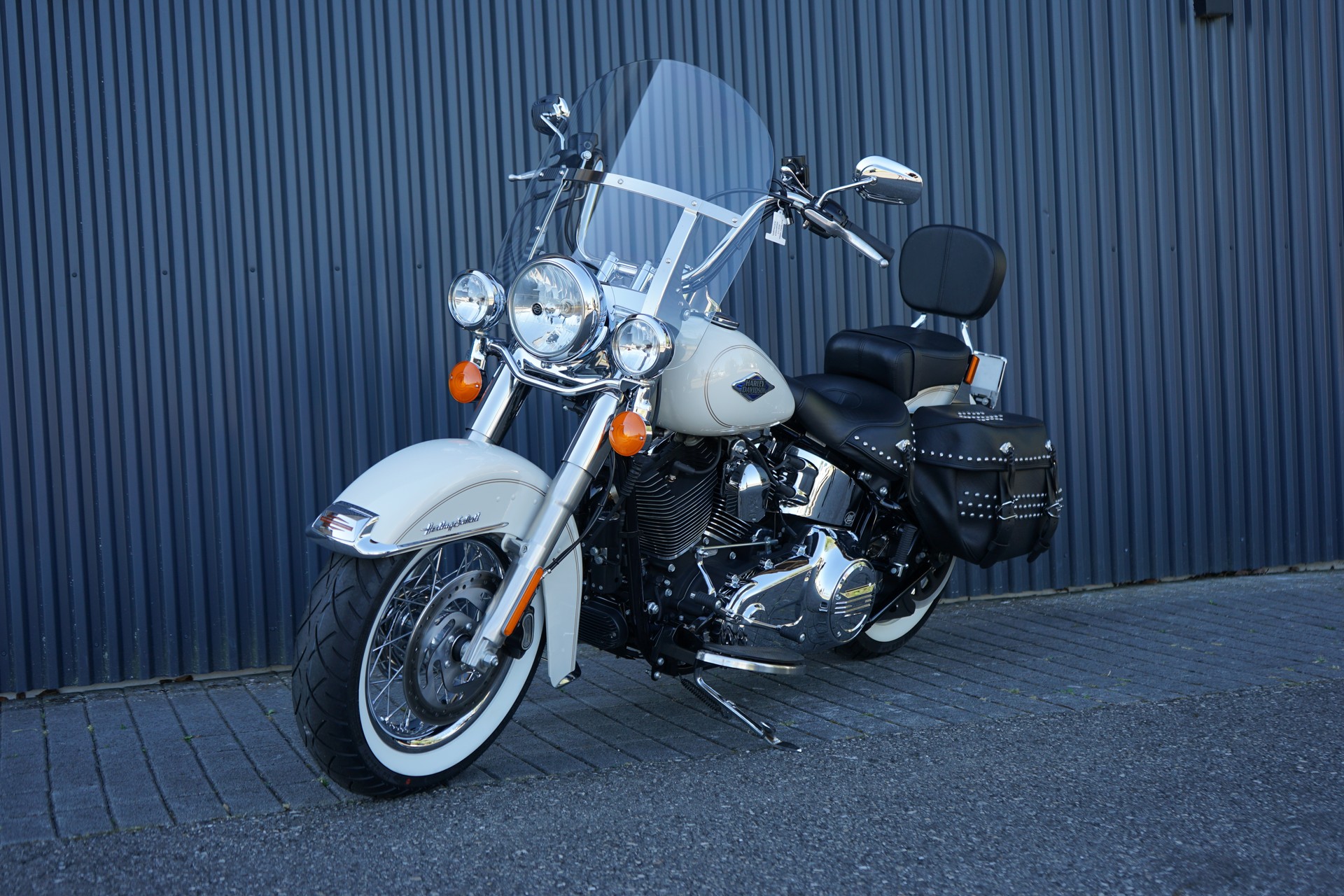 HARLEY-DAVIDSON FLSTC Softail Heritage Classic ABS-showroom-element-2