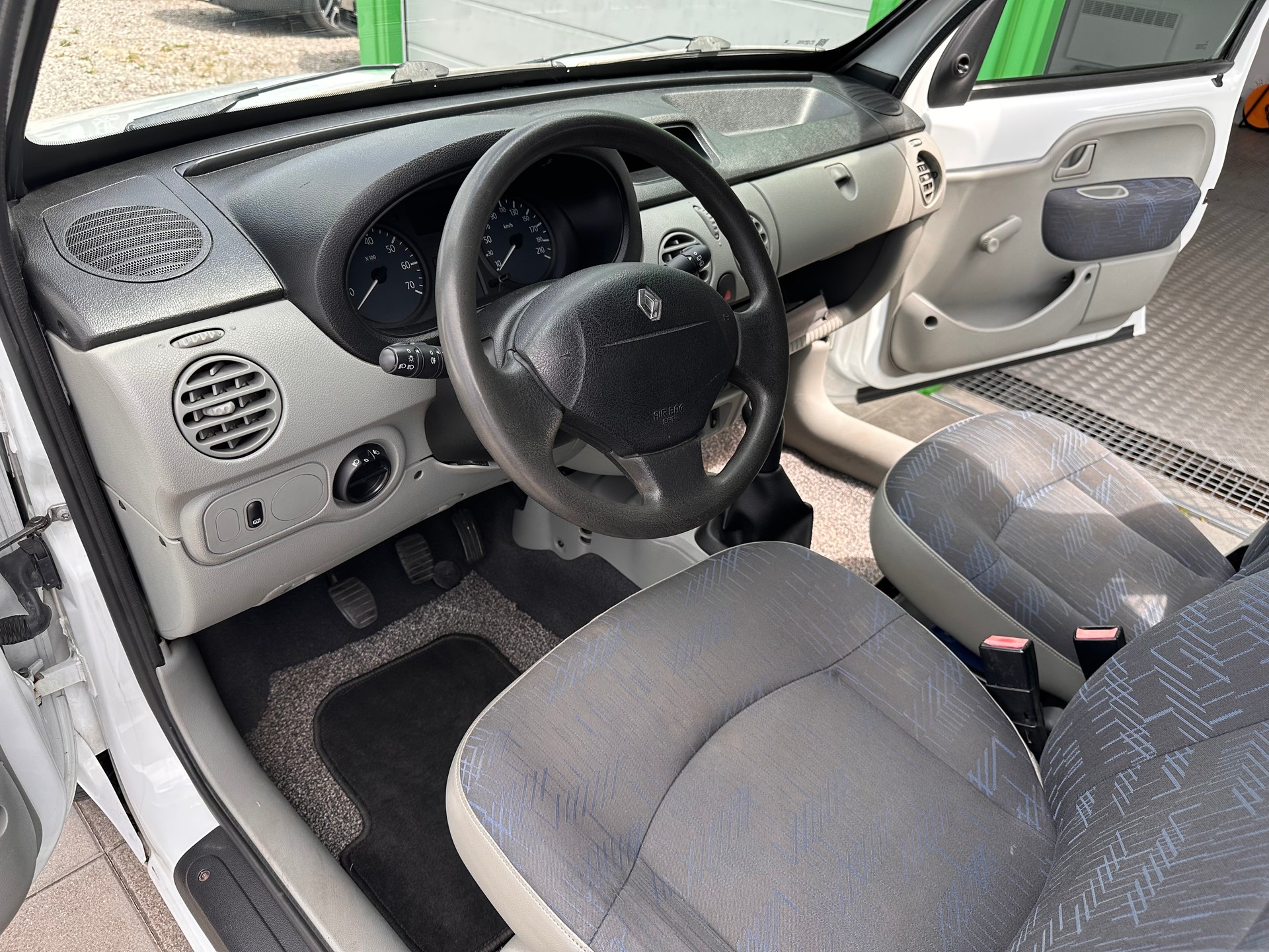 RENAULT KANGOO-image-11
