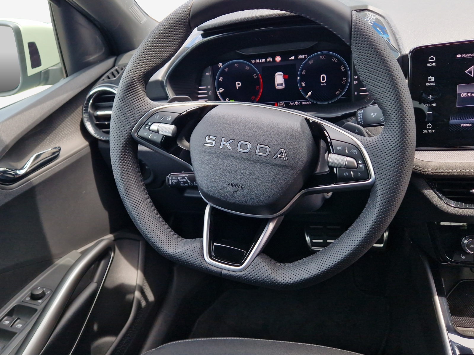 SKODA Fabia 1.0 TSI Dynamic DSG-image-9