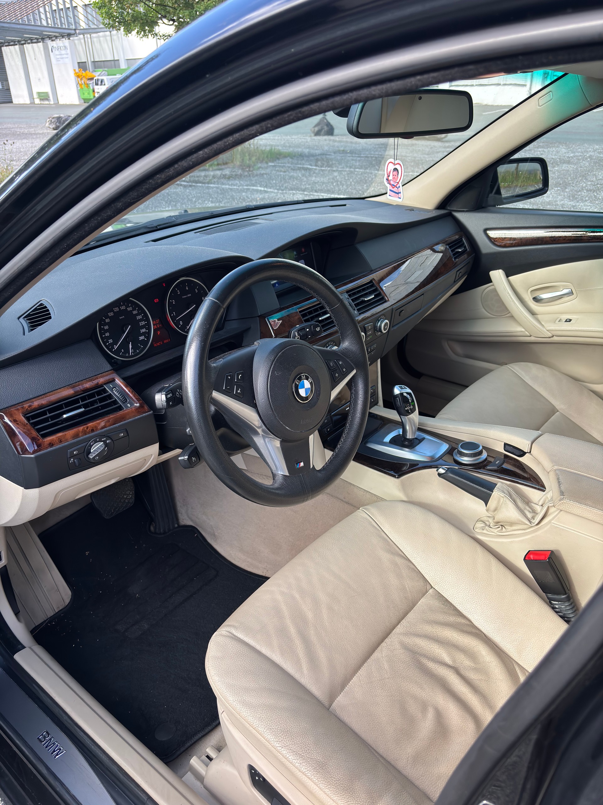 BMW 530i-image-3