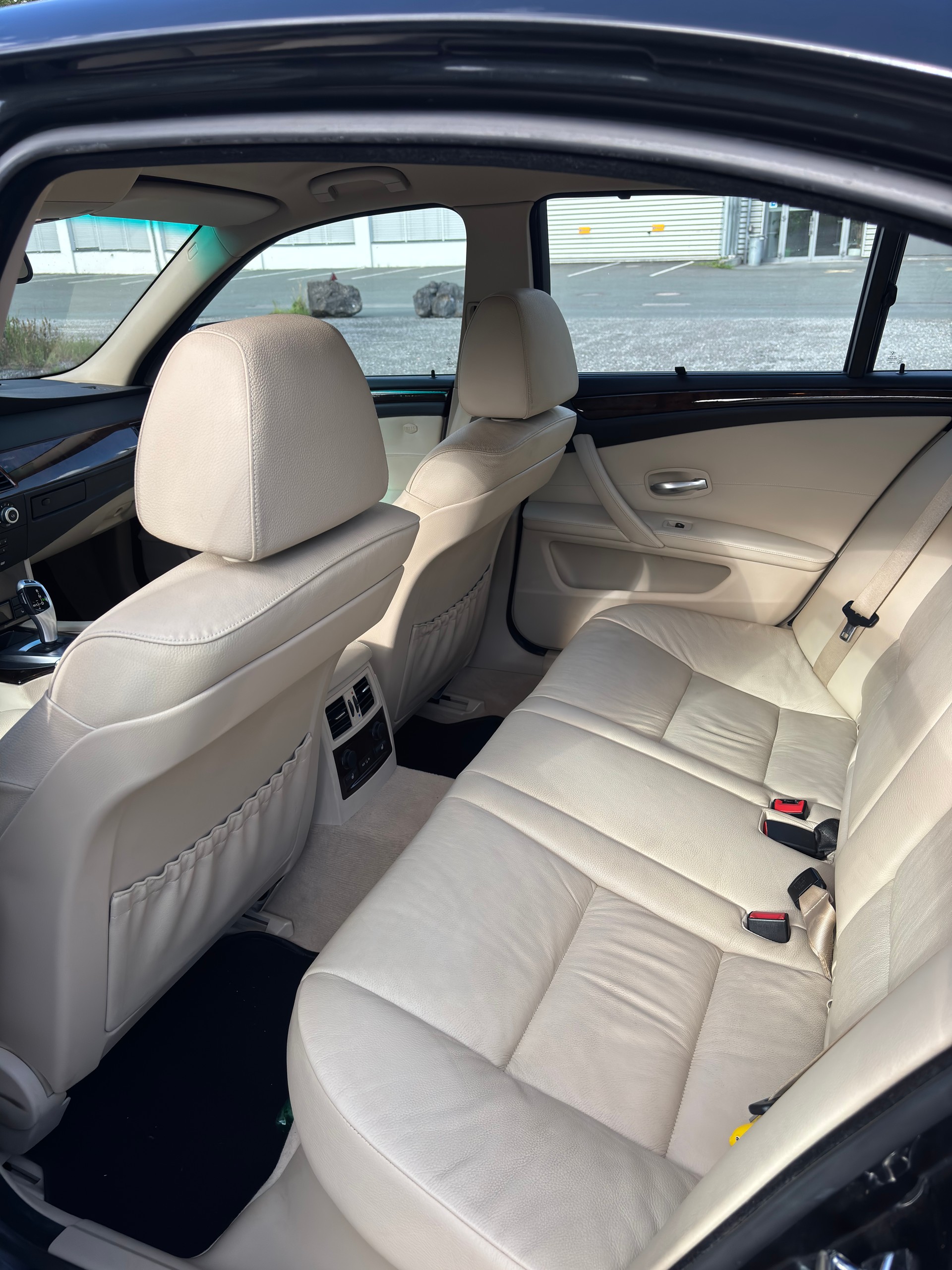 BMW 530i-image-5