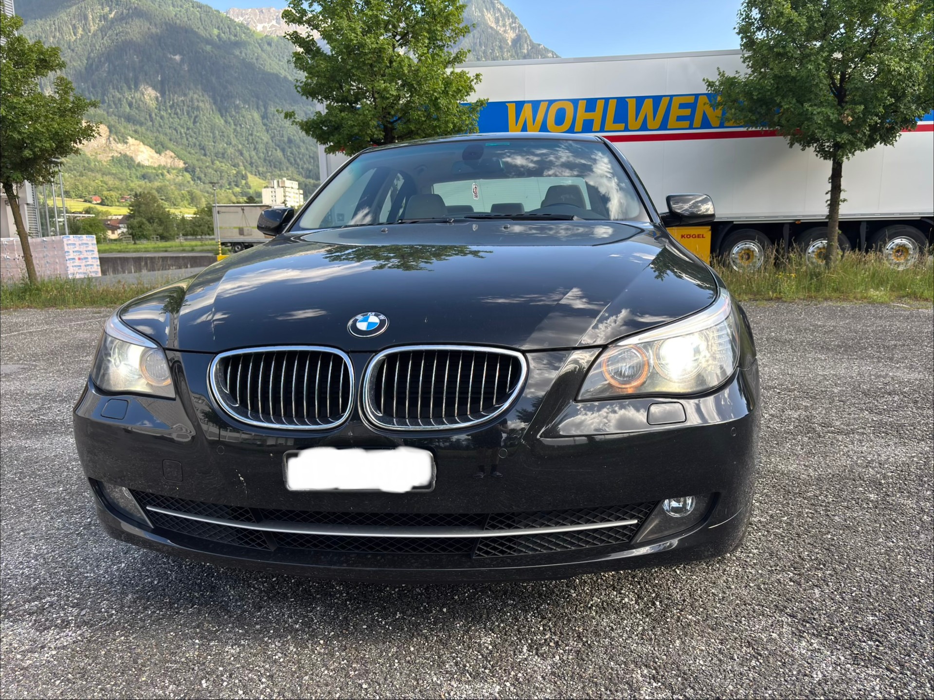 BMW 530i-image-1