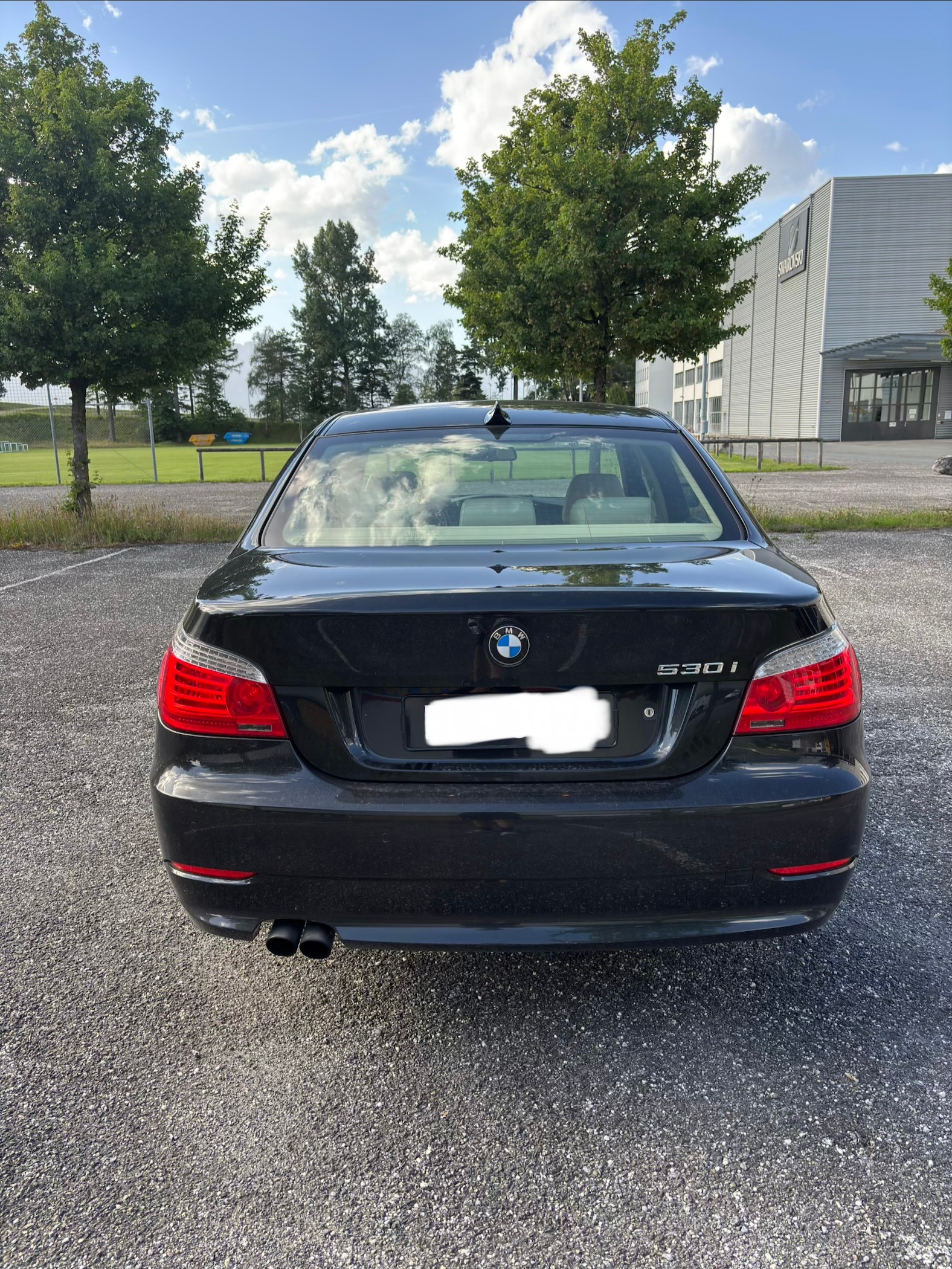 BMW 530i-image-2