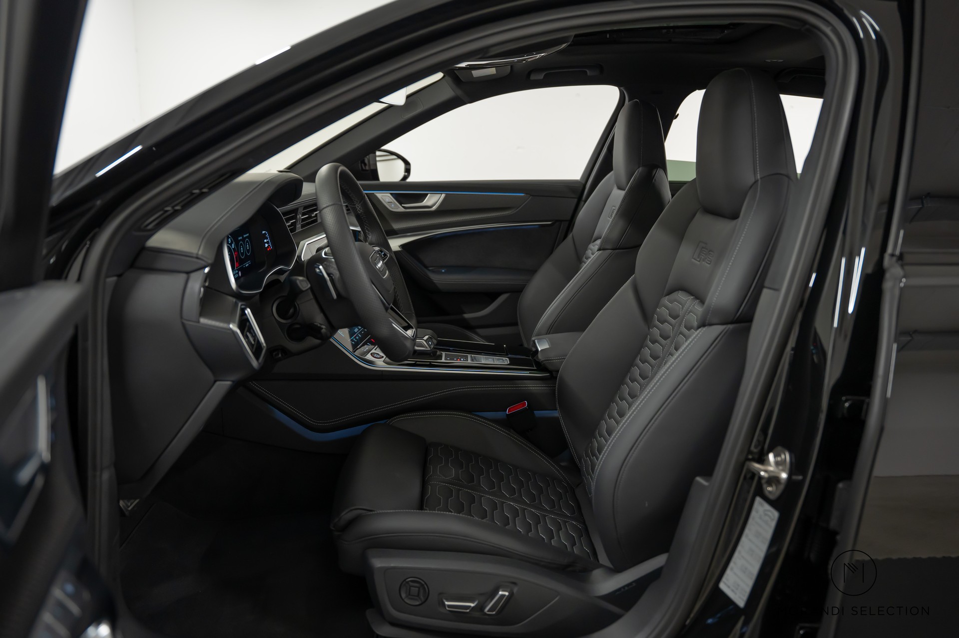 AUDI RS6 Avant 4.0 V8 TFSI performance quattro T-Tronic-image-16