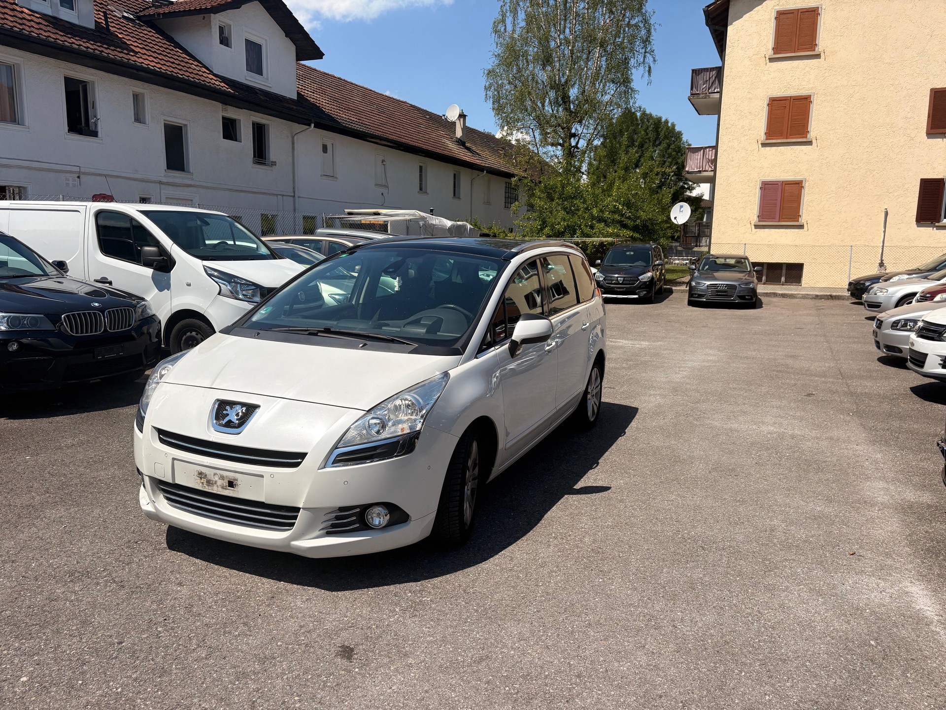 PEUGEOT 5008 2.0 HDI Active-image-0