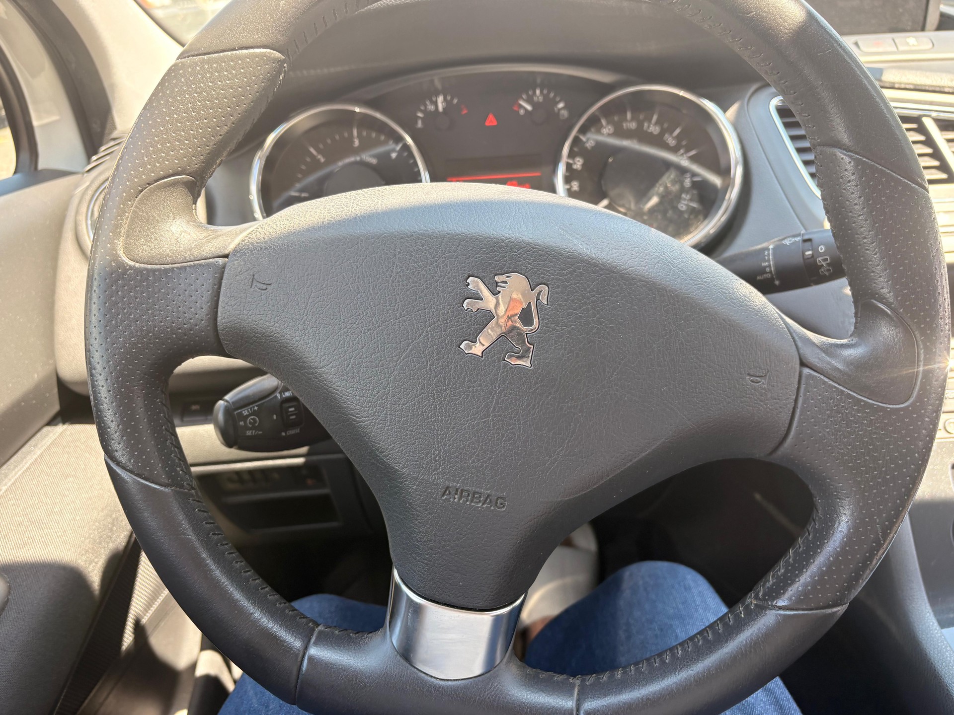 PEUGEOT 5008 2.0 HDI Active-image-6