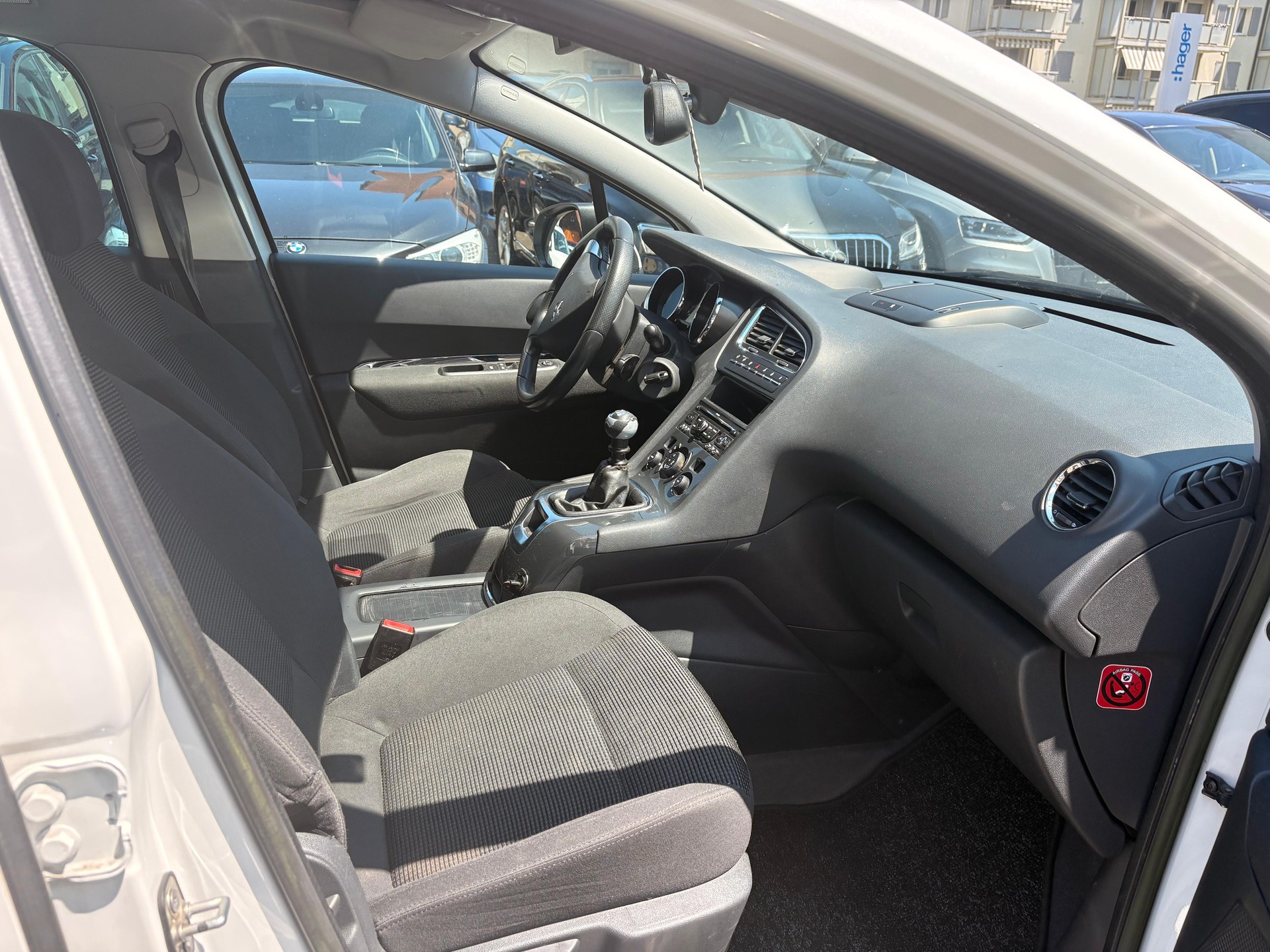 PEUGEOT 5008 2.0 HDI Active-image-4