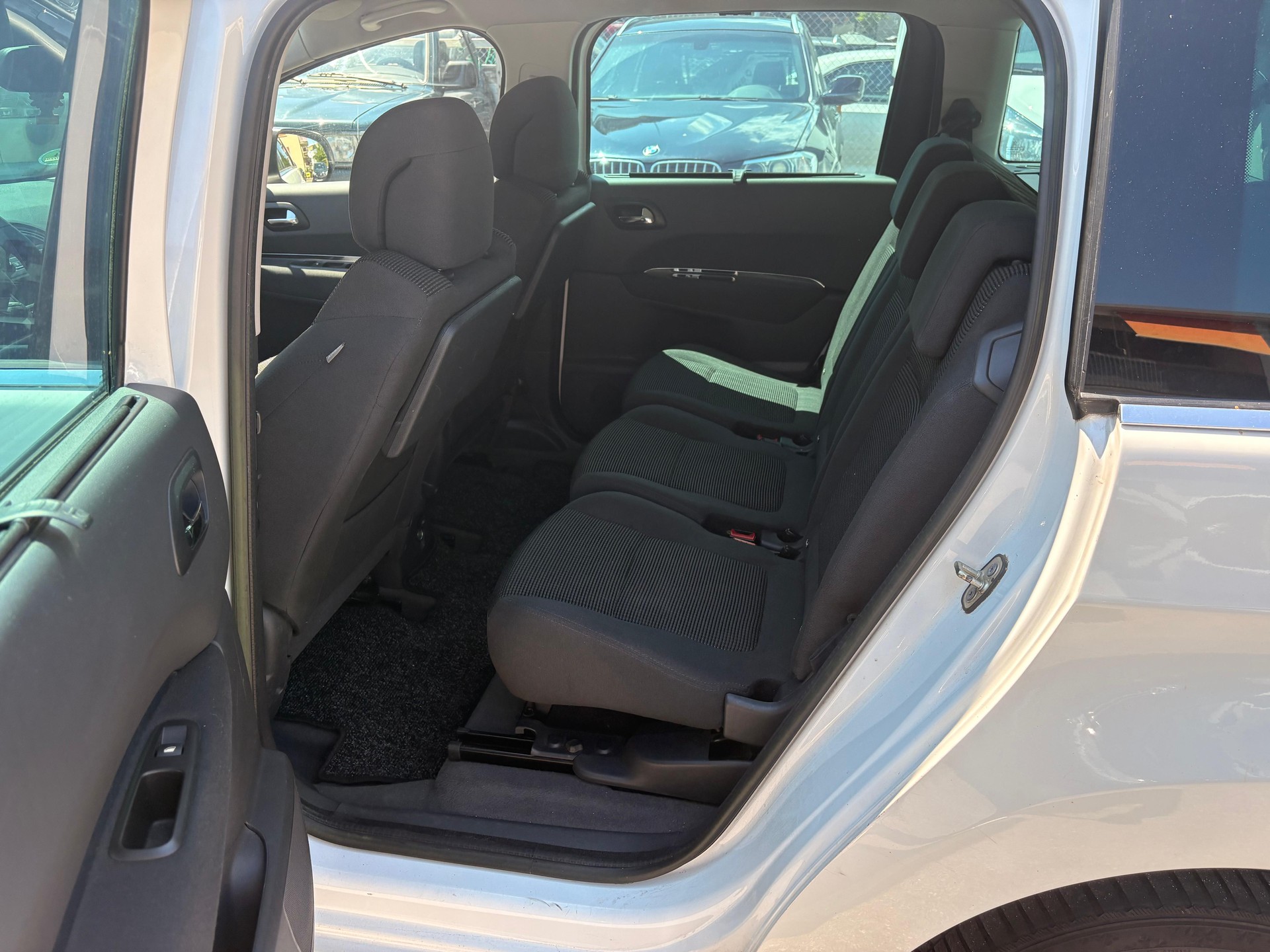 PEUGEOT 5008 2.0 HDI Active-image-10