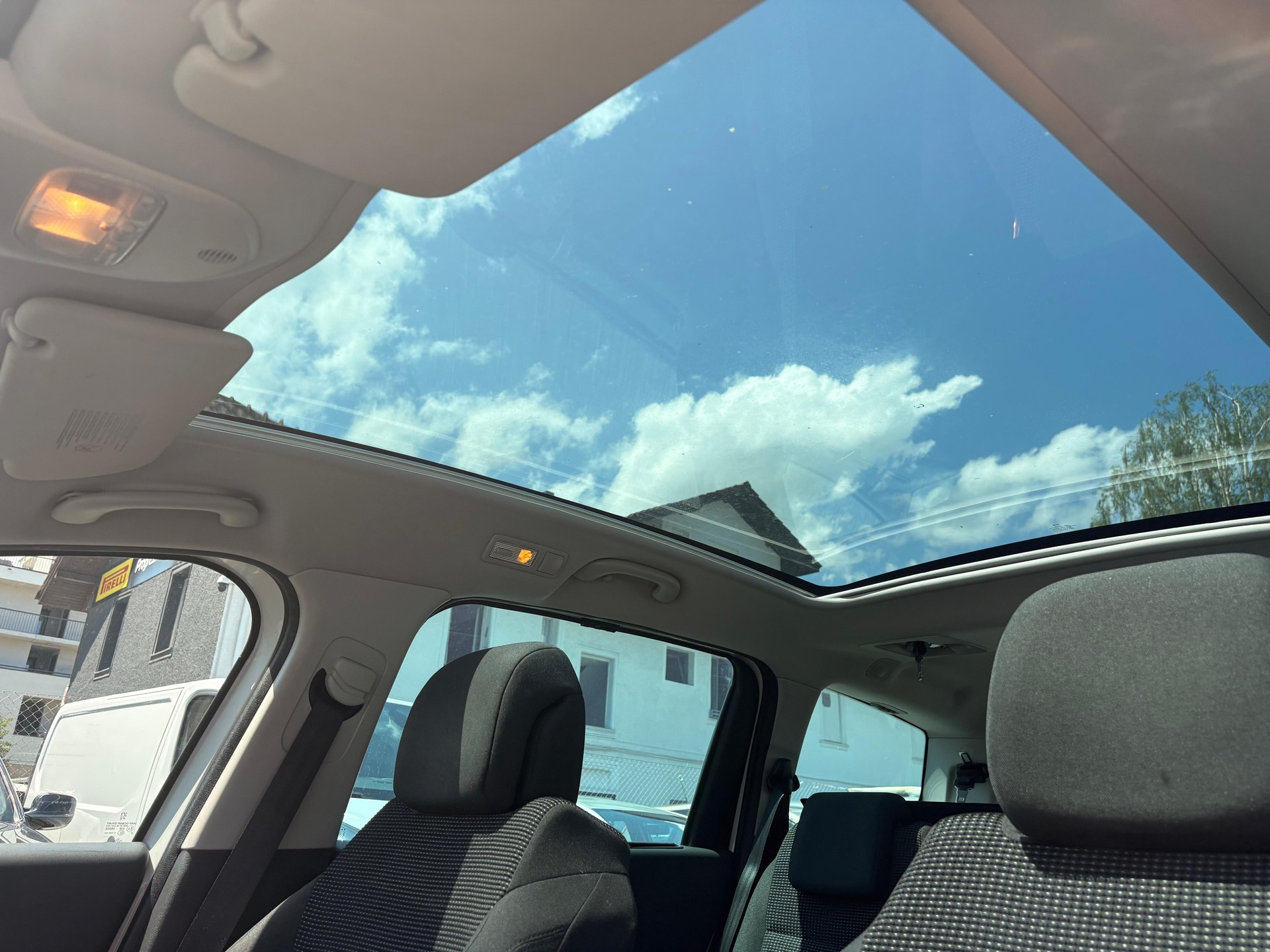 PEUGEOT 5008 2.0 HDI Active-image-9